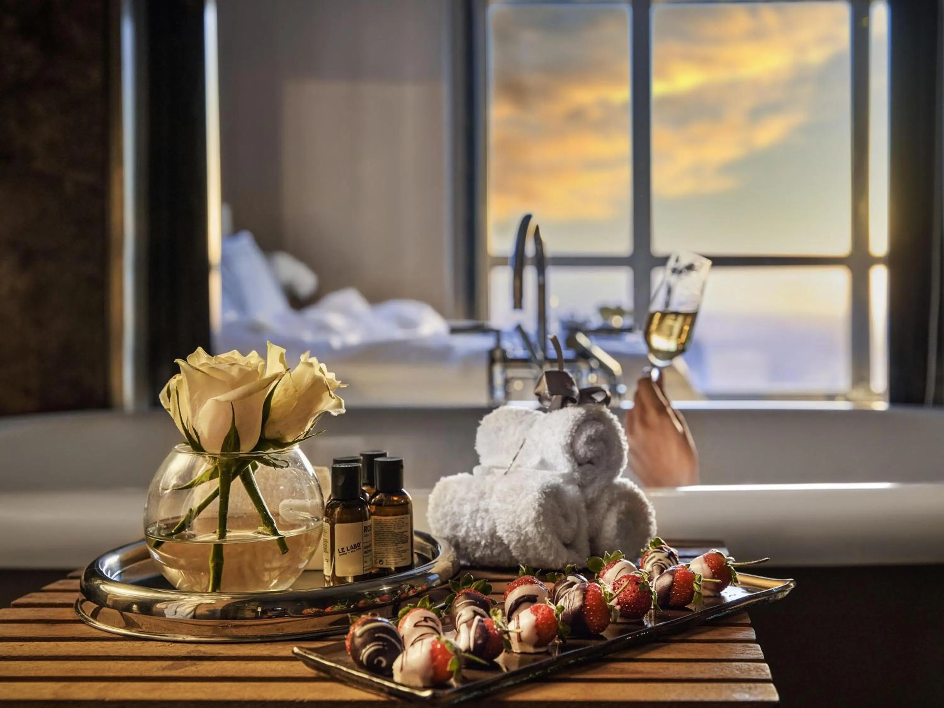 Bedroom, Bed in Fairmont Nile City