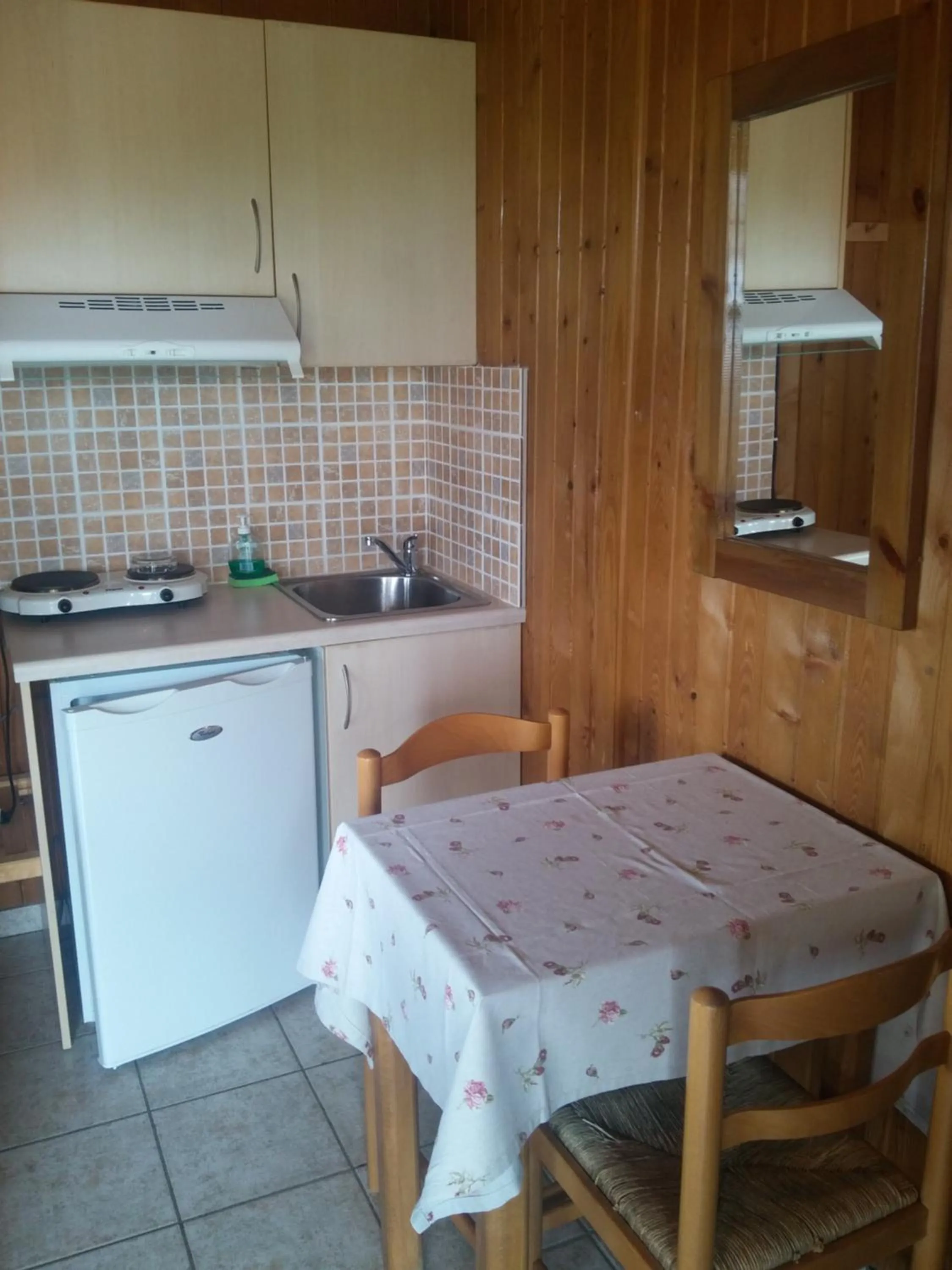 Kitchen or kitchenette in Livadaki Village