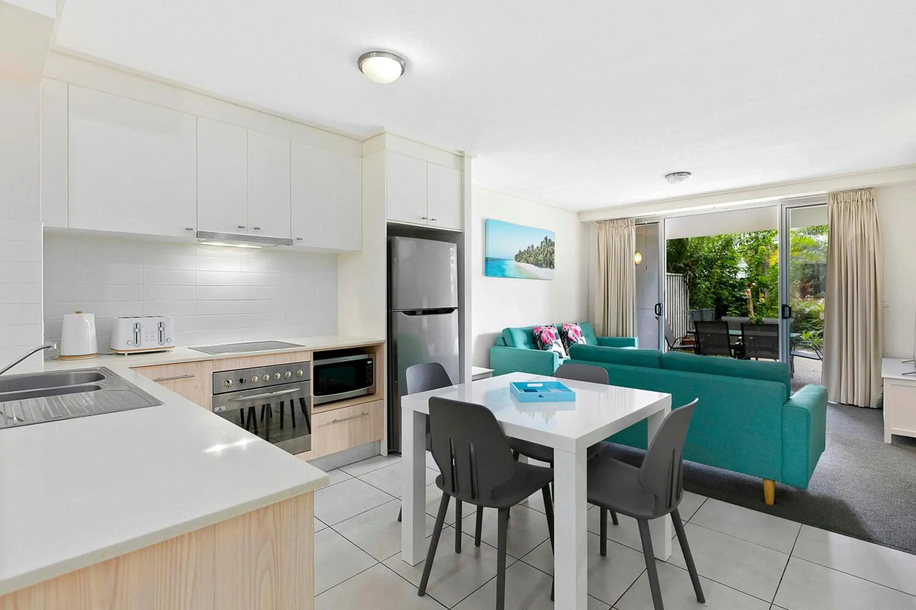 Kitchen or kitchenette in Ramada Encore by Wyndham Whale Cove Kitchen or kitchenette in Ramada Encore by Wyndham Whale Cove