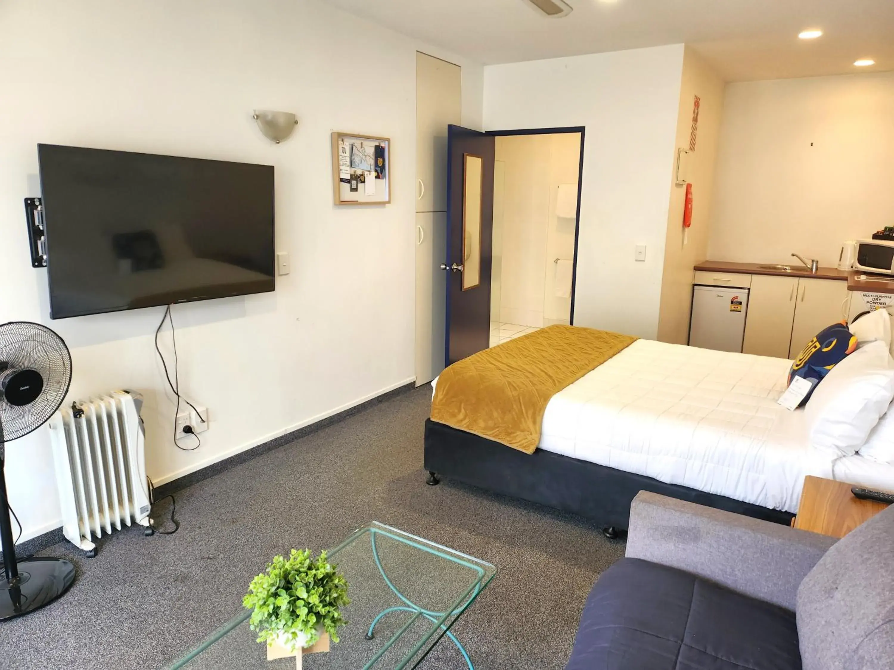 Bed in U Studios Paraparaumu Beach Bed in U Studios Paraparaumu Beach