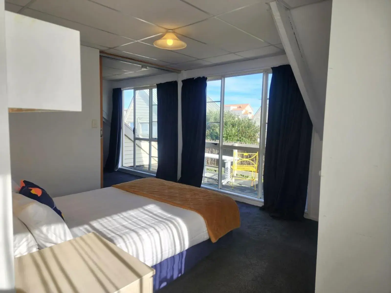 Bed in U Studios Paraparaumu Beach Bed in U Studios Paraparaumu Beach