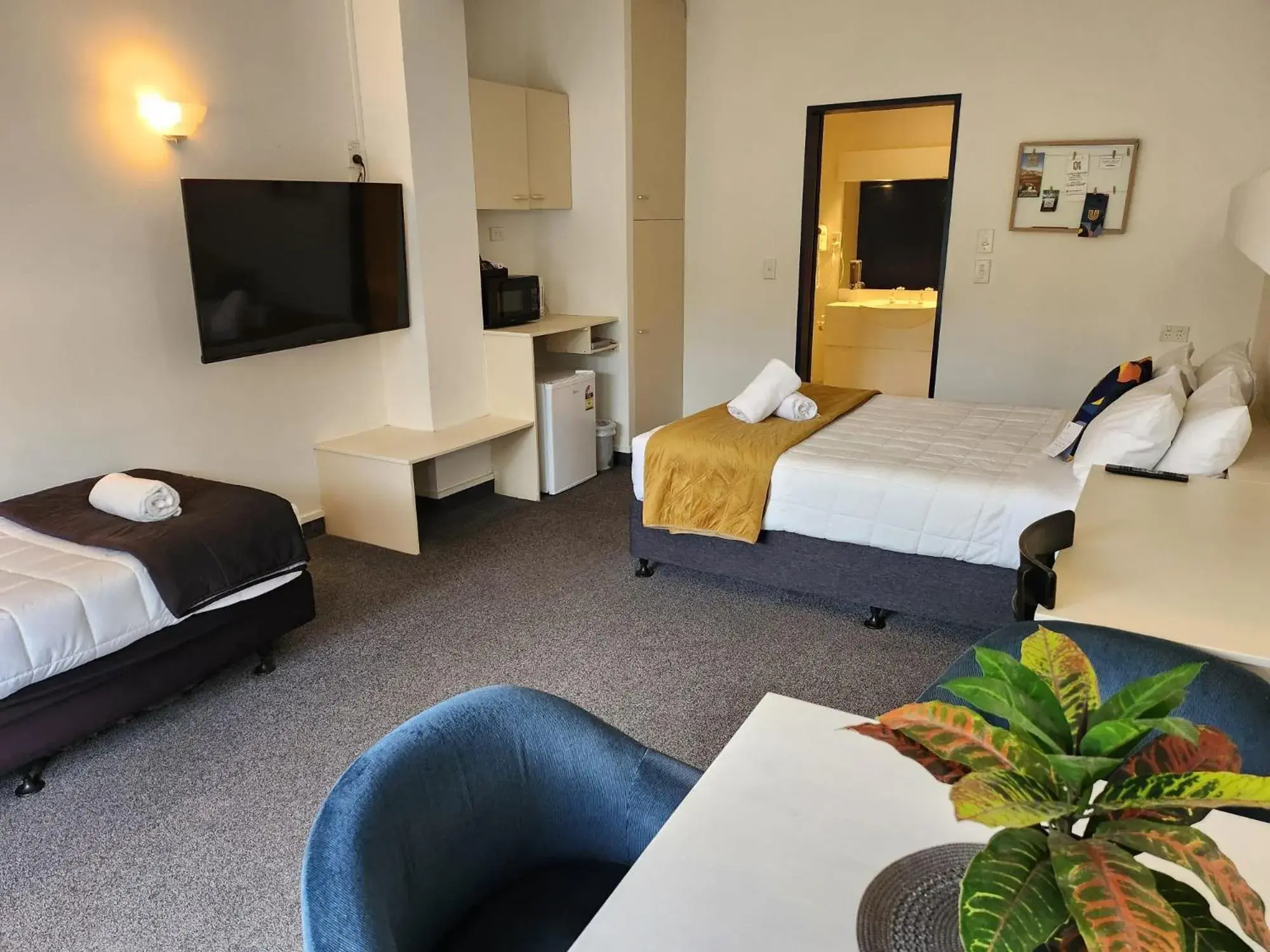 Bed in U Studios Paraparaumu Beach Bed in U Studios Paraparaumu Beach