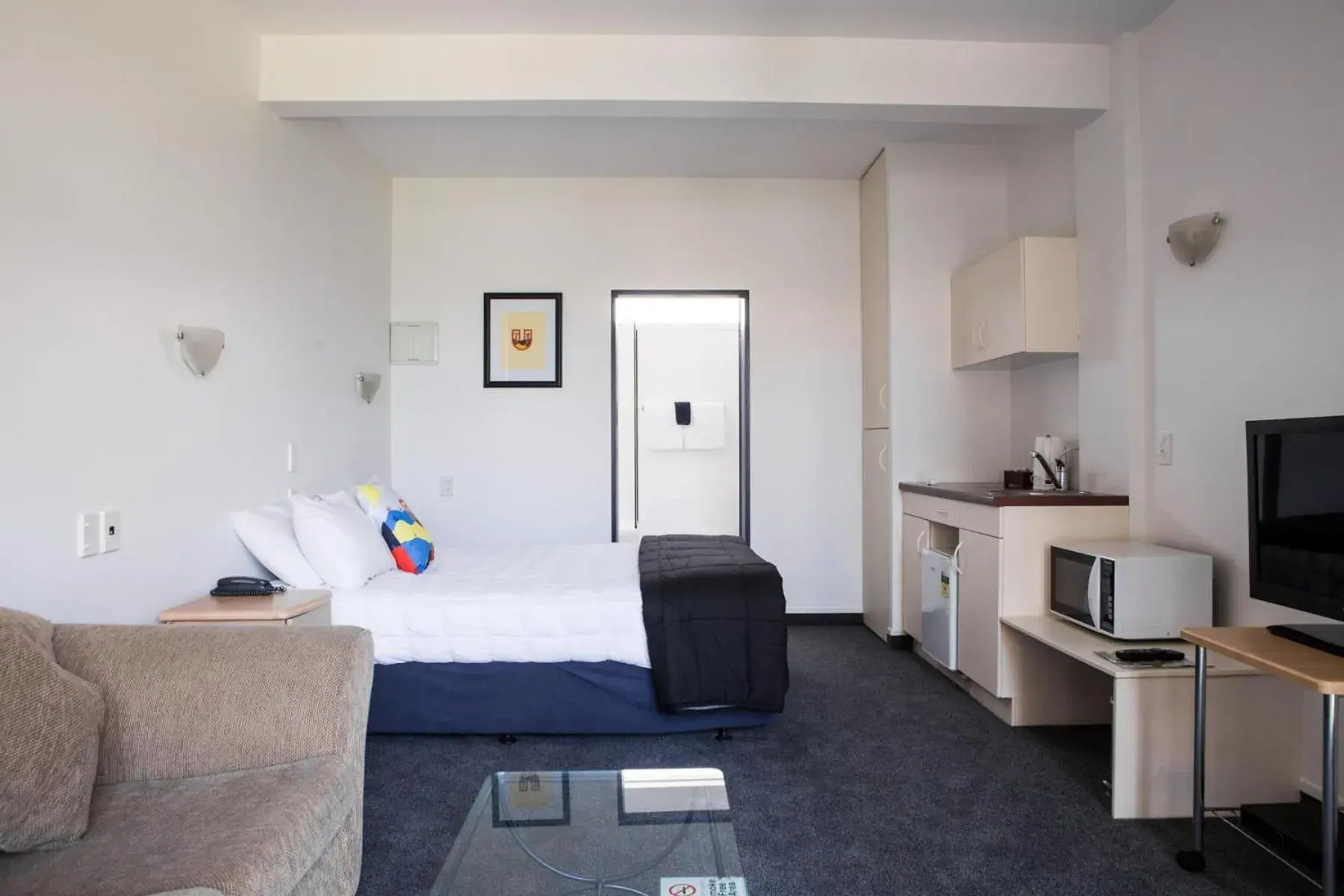 Photo of the whole room in U Studios Paraparaumu Beach Photo of the whole room in U Studios Paraparaumu Beach