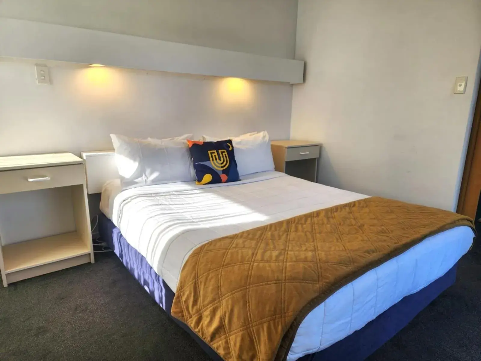 Bed in U Studios Paraparaumu Beach Bed in U Studios Paraparaumu Beach