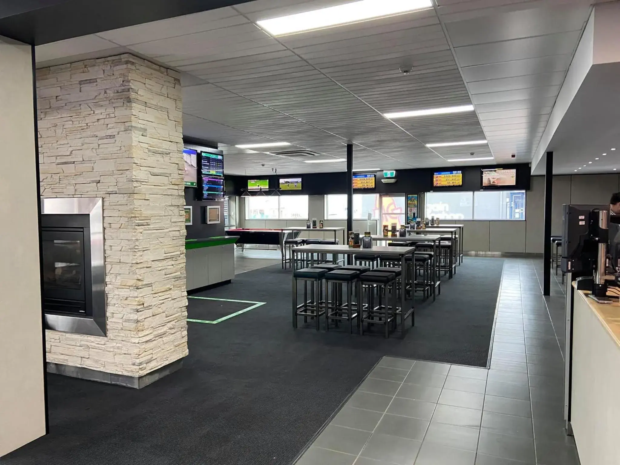 Lounge or bar in Brighton Hotel Motel Lounge or bar in Brighton Hotel Motel