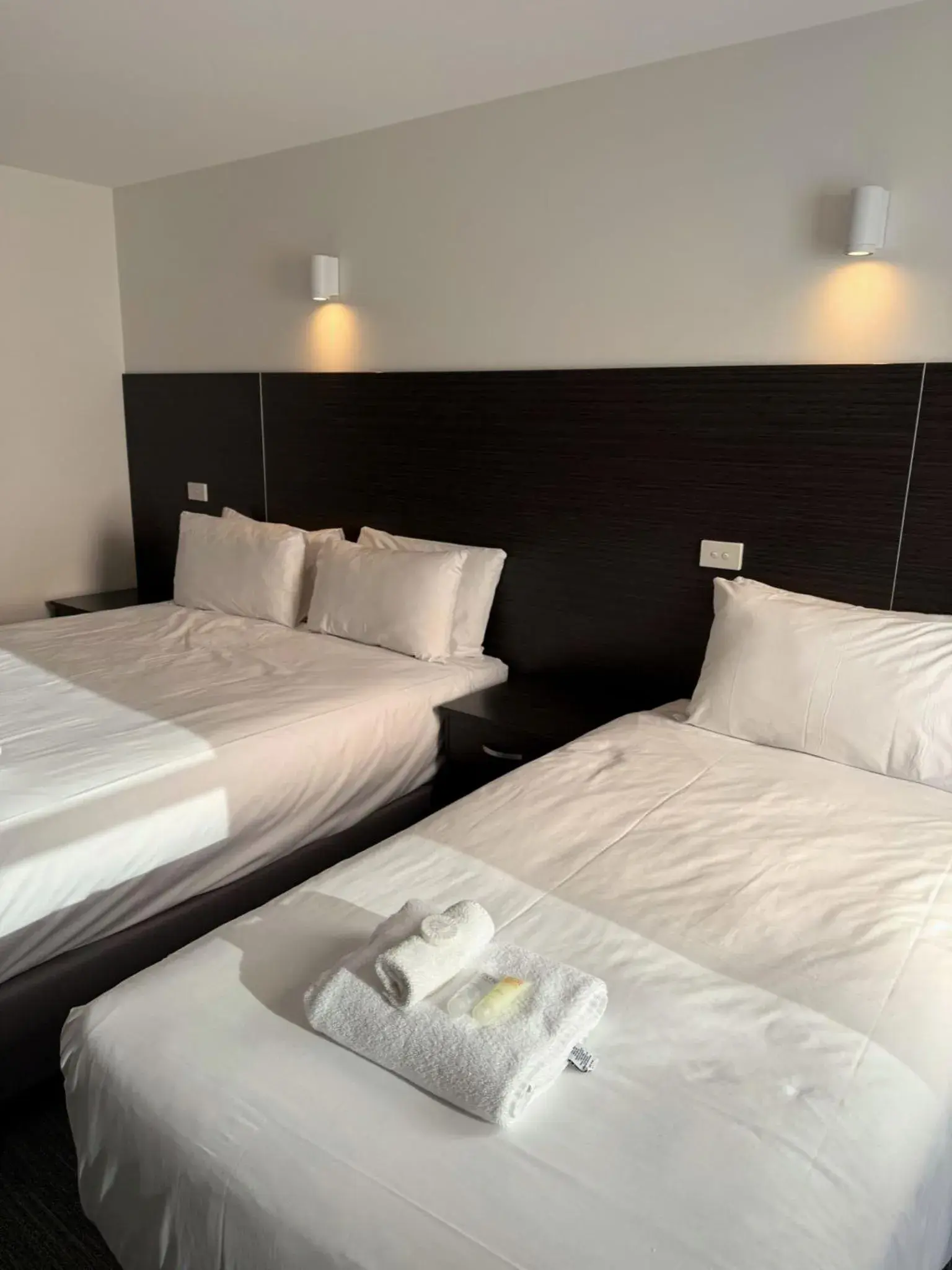 Bed in Brighton Hotel Motel Bed in Brighton Hotel Motel