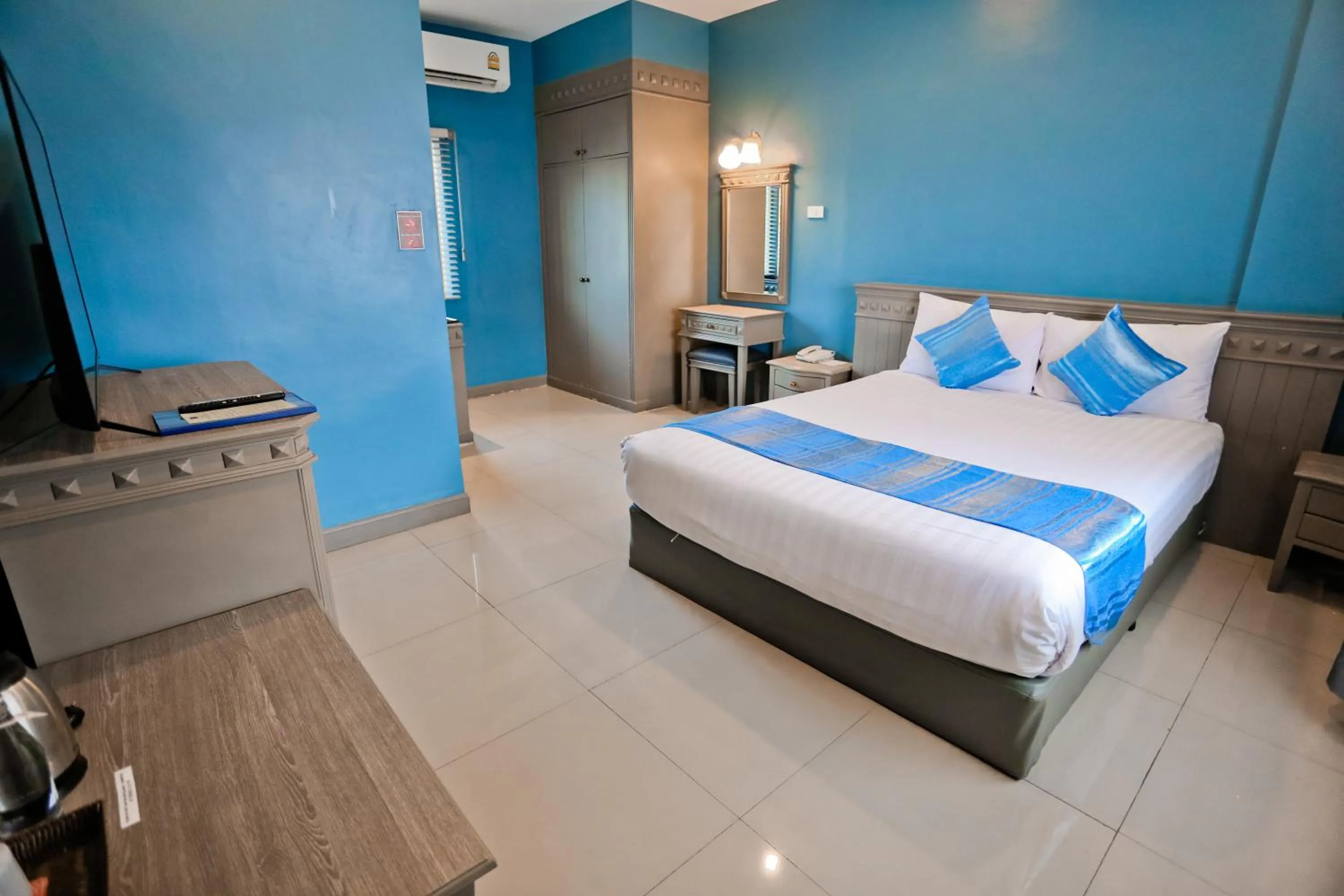 Photo of the whole room, Bed in Eurana Boutique Hotel