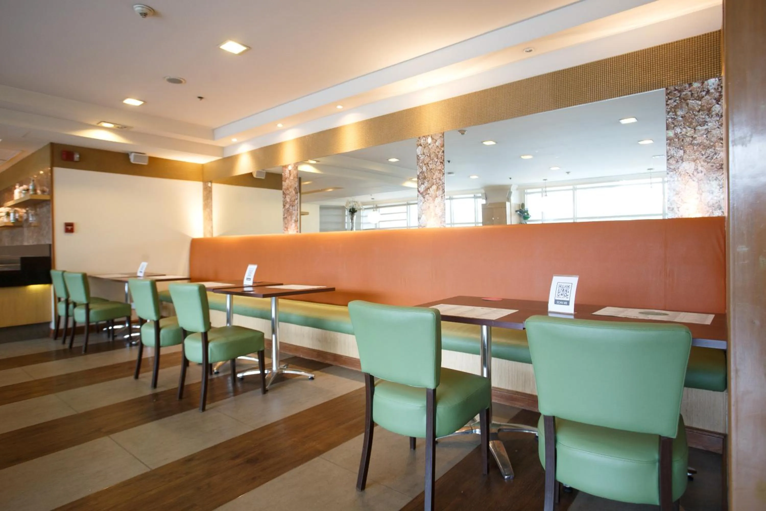 Restaurant/places to eat in The Linden Suites