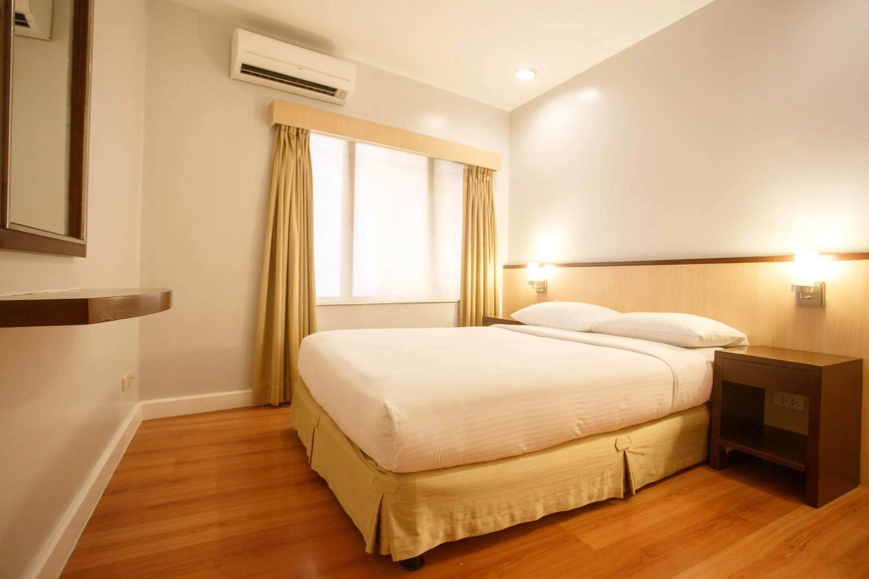 Bedroom, Bed in The Linden Suites