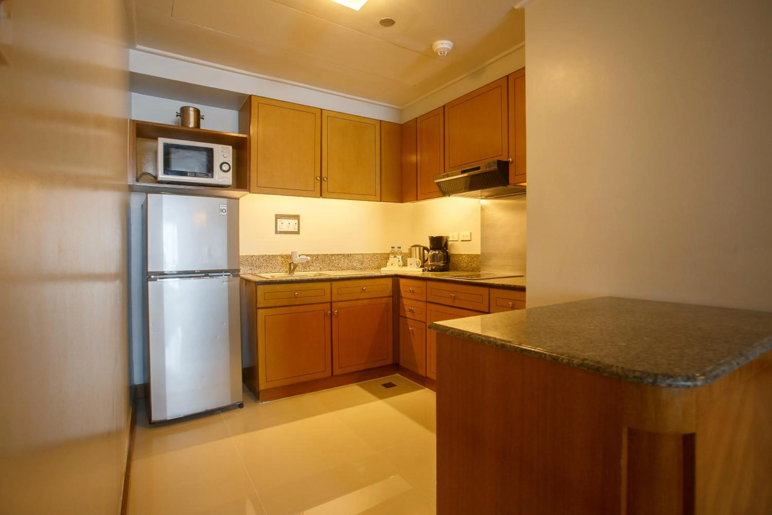 Kitchen or kitchenette in The Linden Suites
