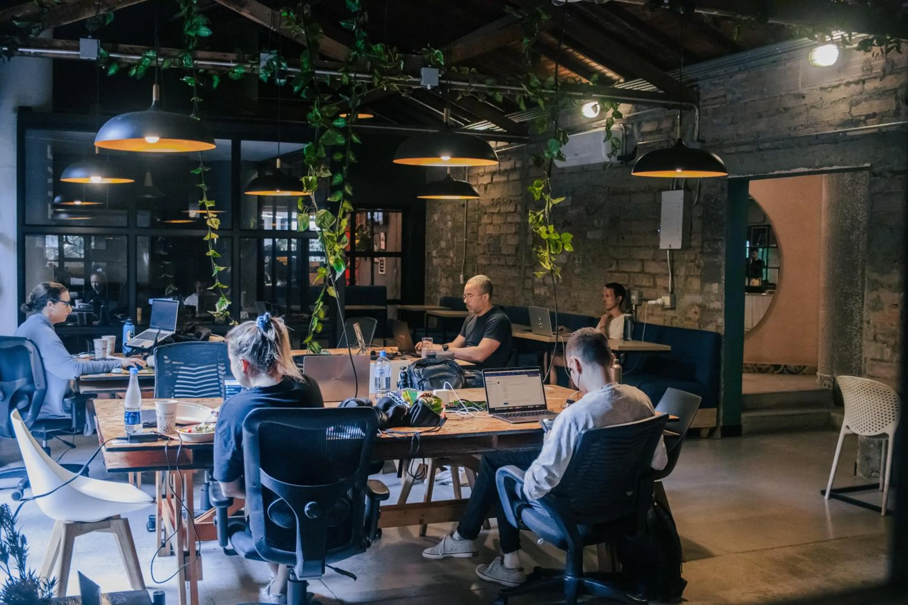 Business facilities in Socialtel Medellin