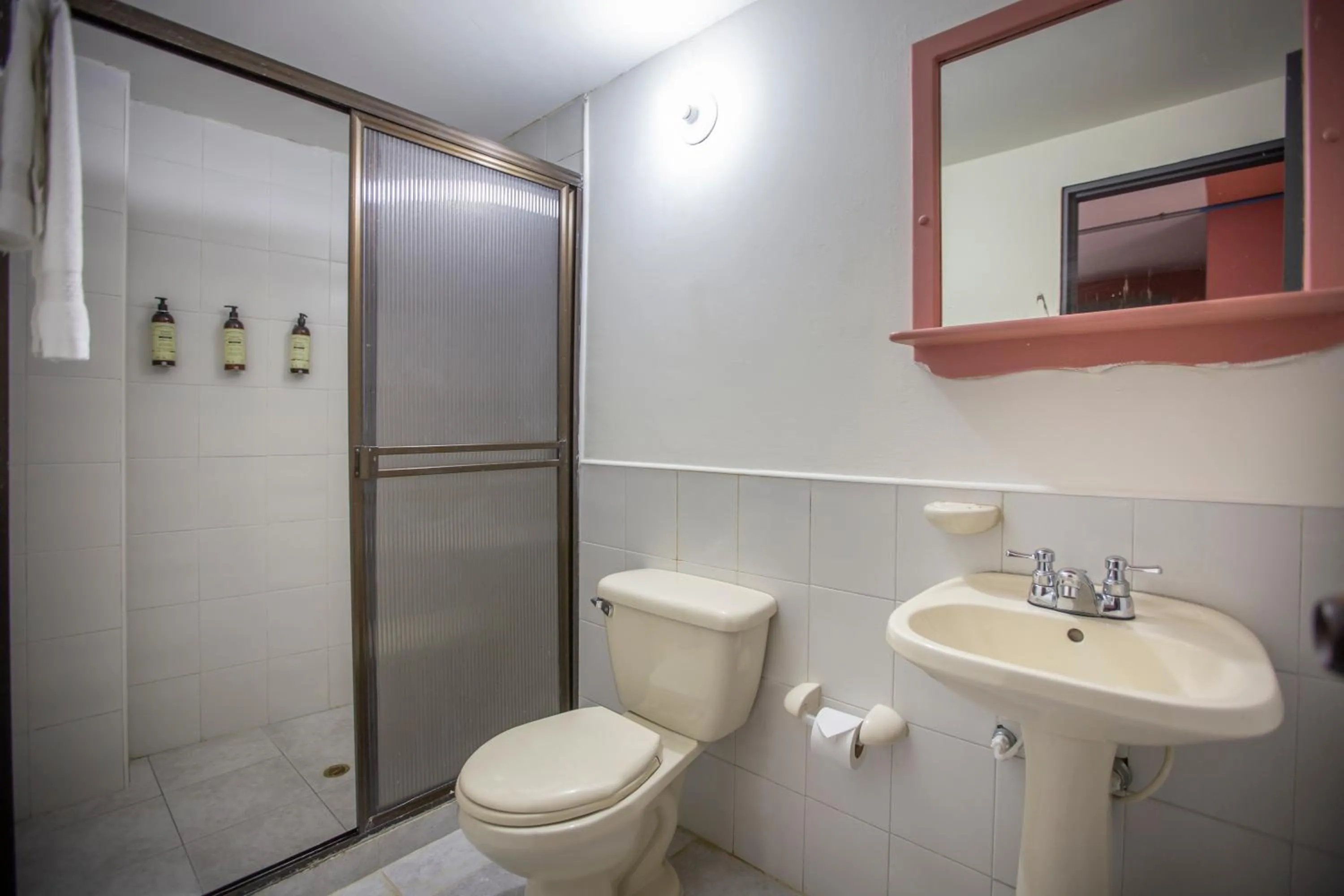 Shower in Socialtel Medellin