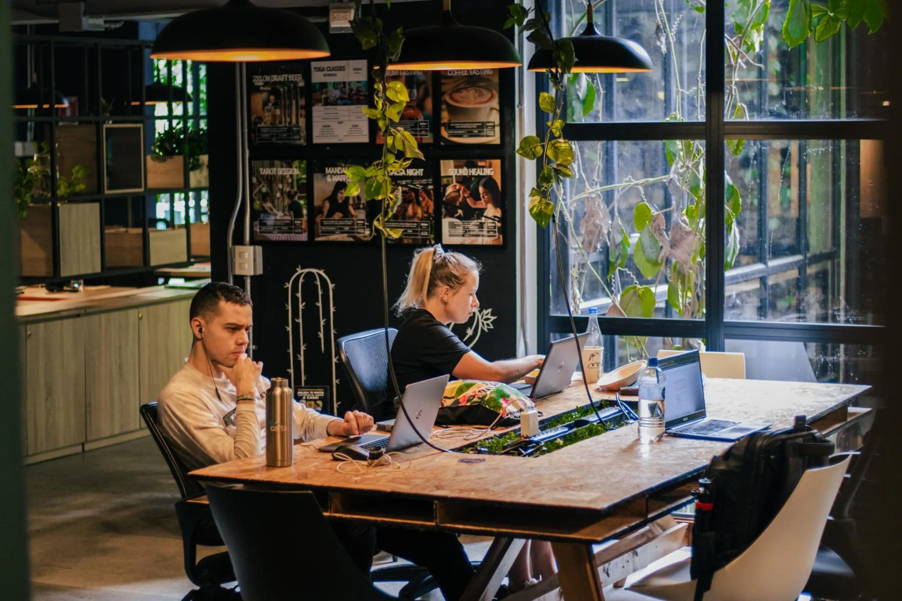 Business facilities in Socialtel Medellin