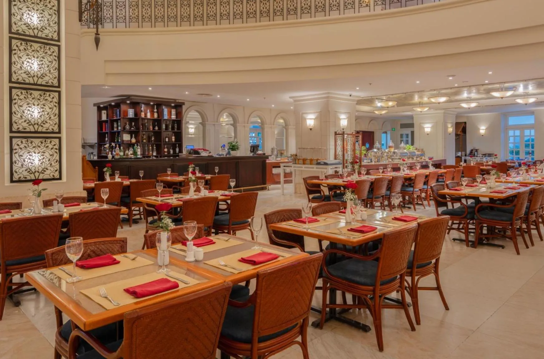 Restaurant/places to eat in Sunrise Nha Trang Beach Hotel & Spa