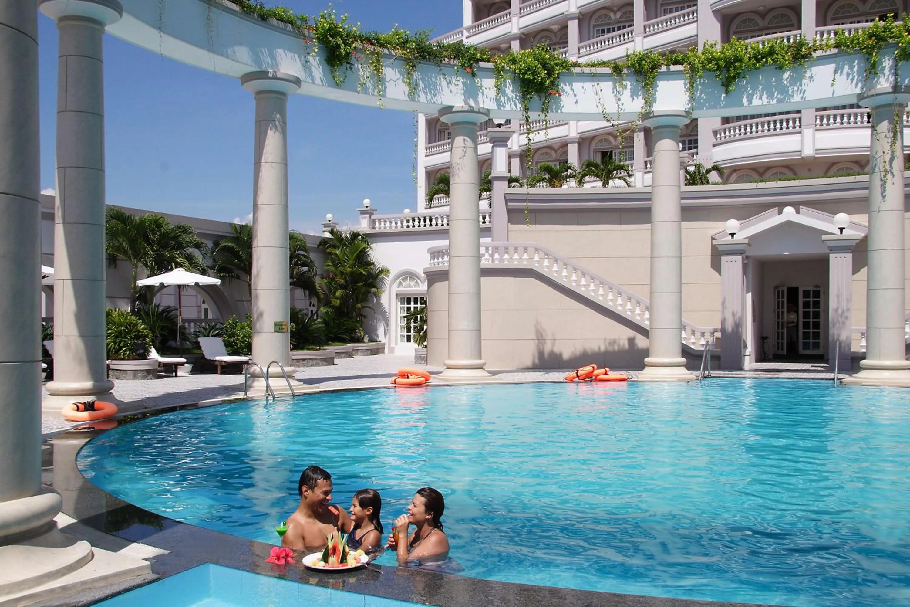 Swimming pool in Sunrise Nha Trang Beach Hotel & Spa