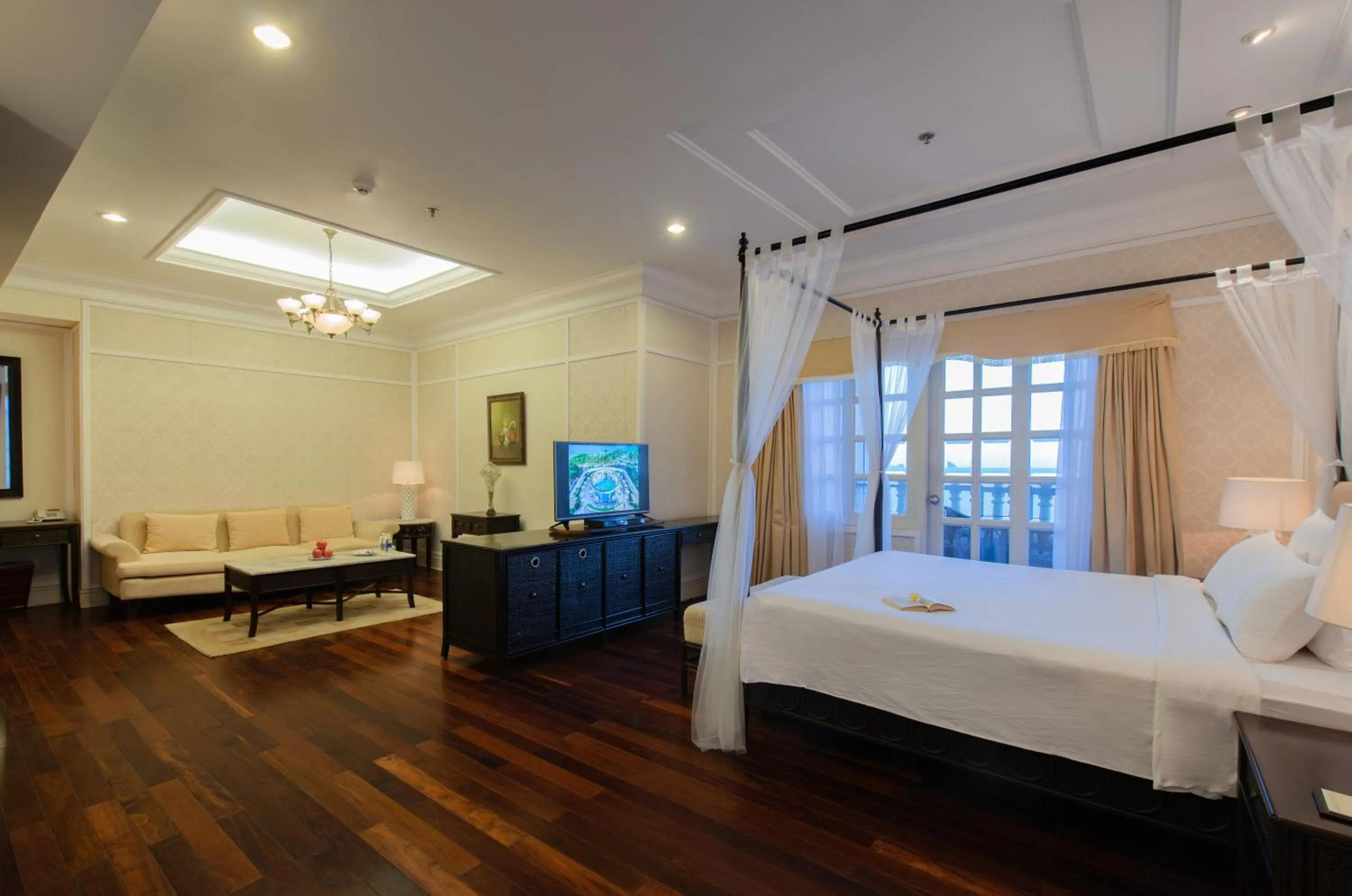 Photo of the whole room, Bed in Sunrise Nha Trang Beach Hotel & Spa