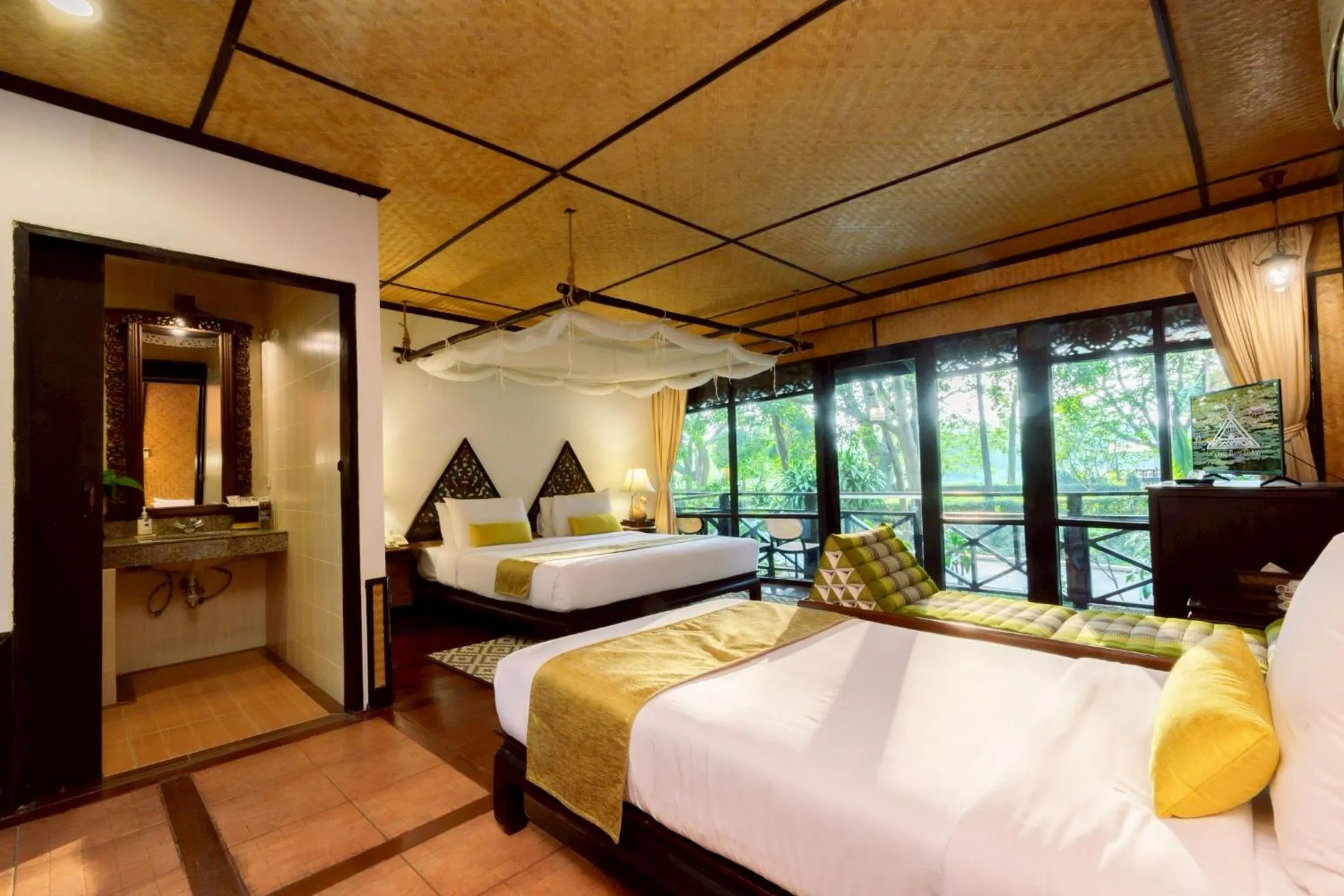 Lanna Superior Family in Lampang River Lodge