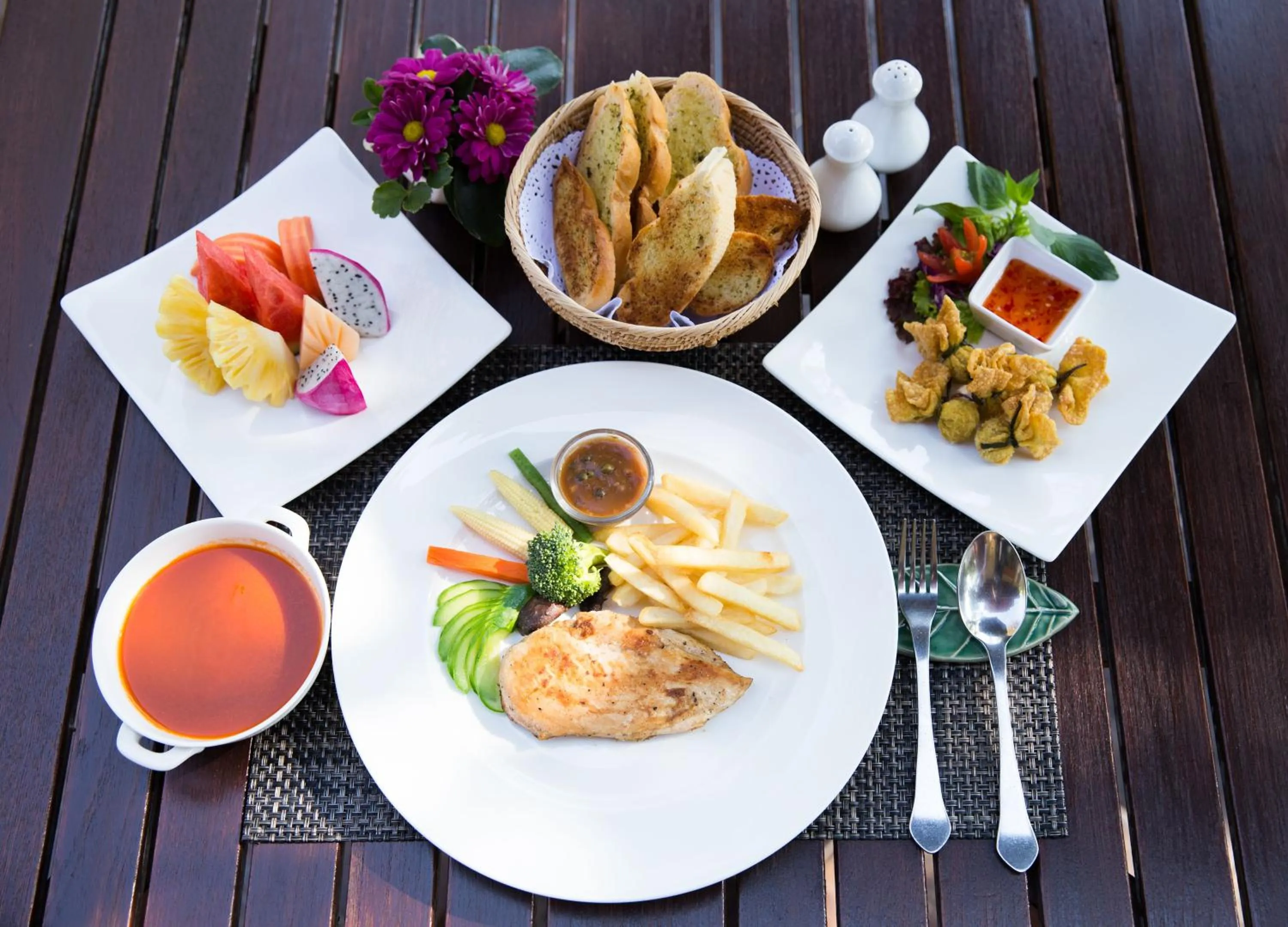 Food and drinks in The Imperial River House Resort, Chiang Rai