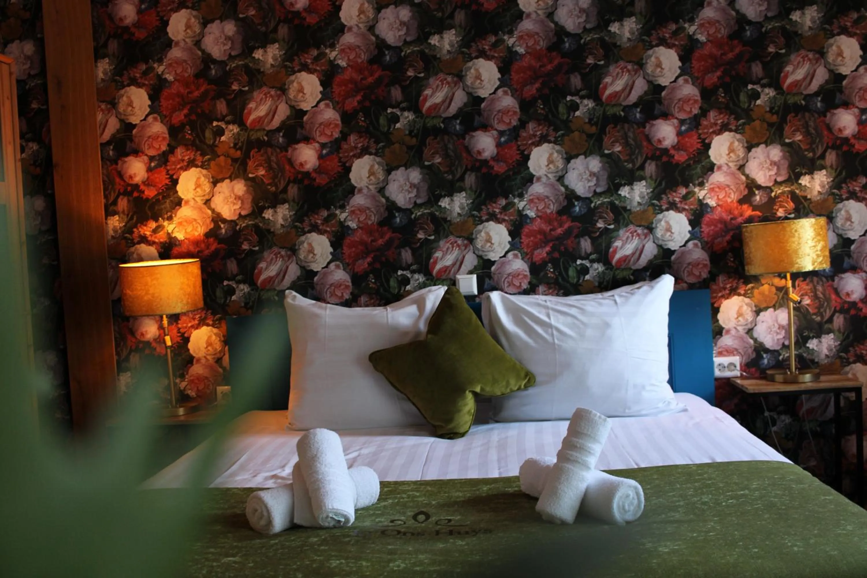 Bed in Hotel West Inn