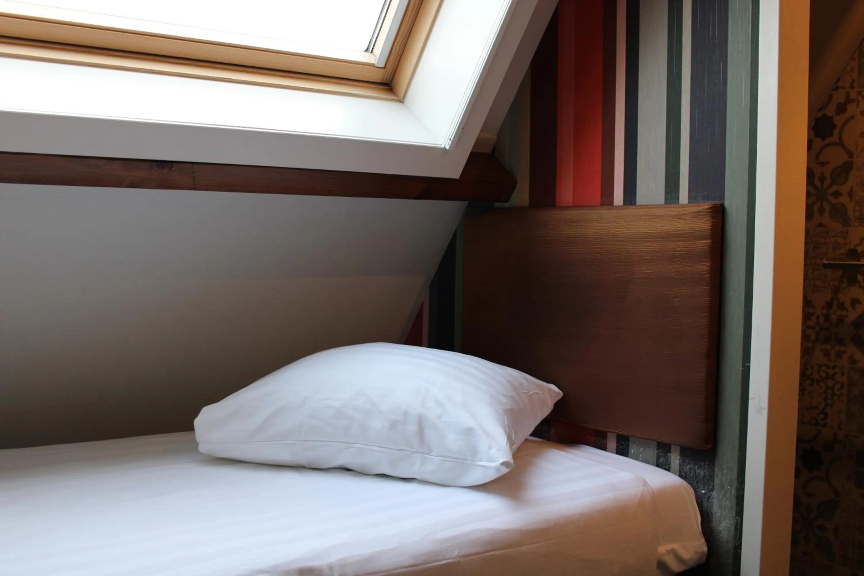 Bed in Hotel West Inn