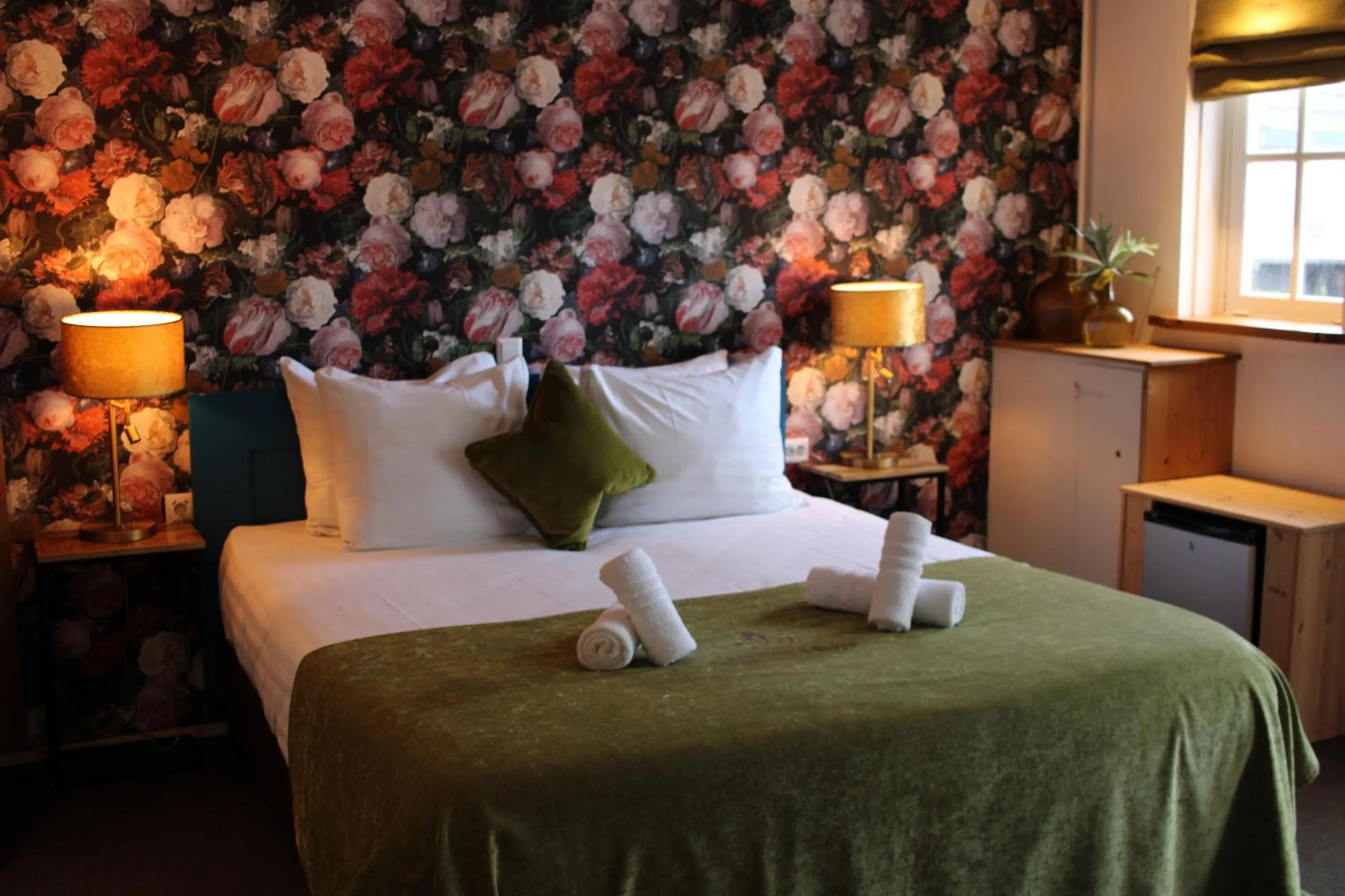 Bed in Hotel West Inn