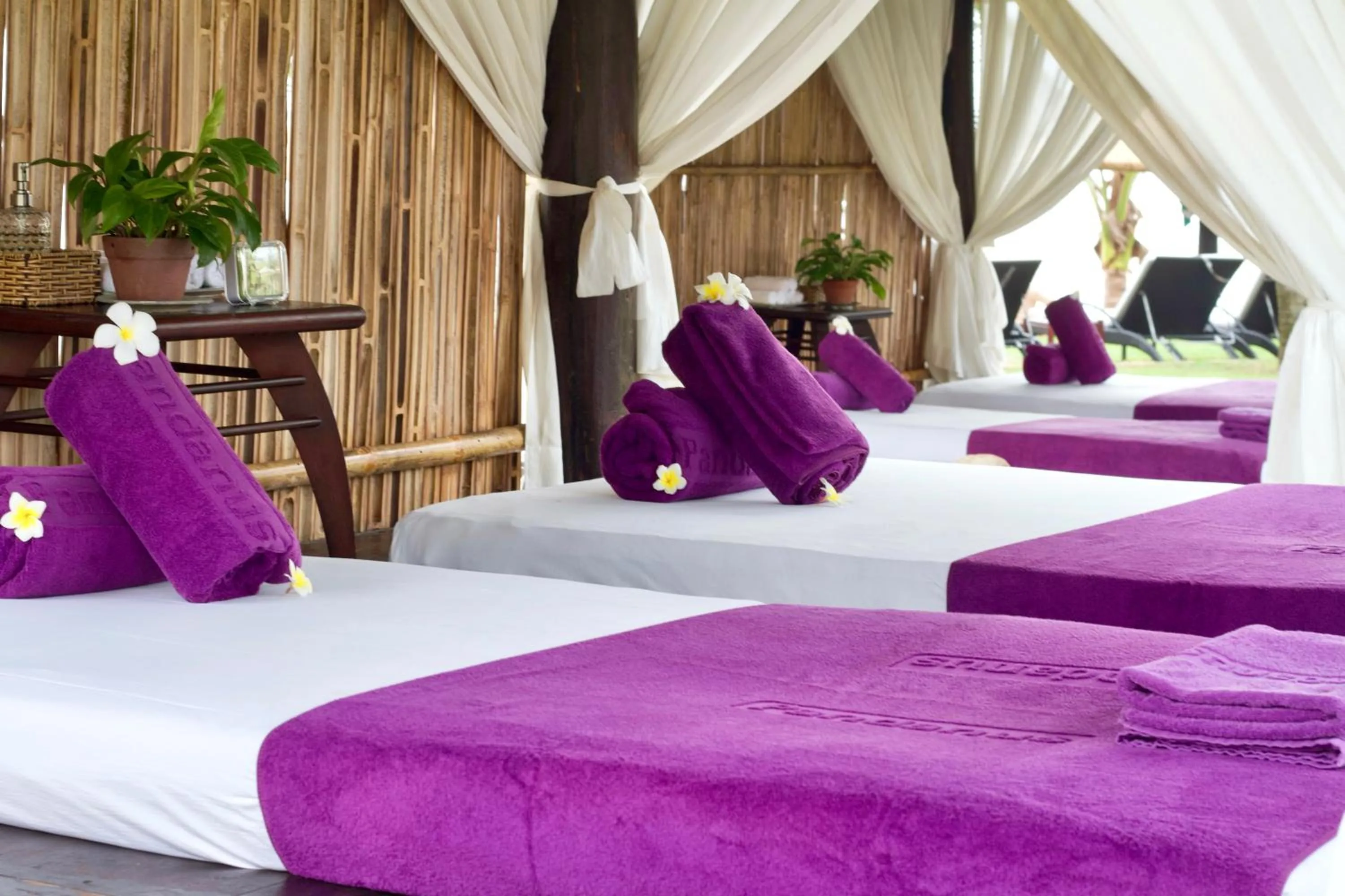 Spa and wellness centre/facilities, Bed in Pandanus Resort