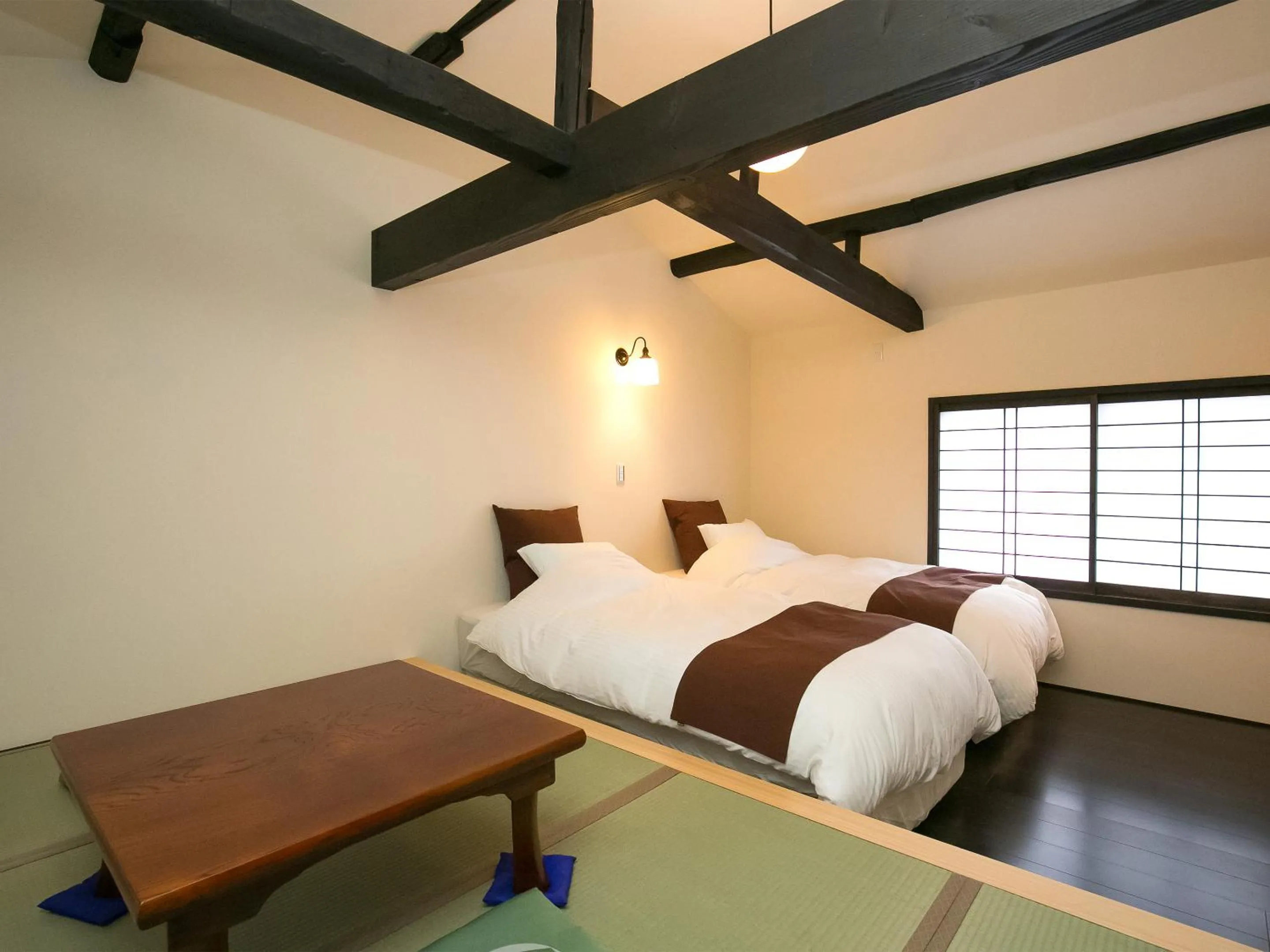 Photo of the whole room, Bed in Nijo Yurakuan