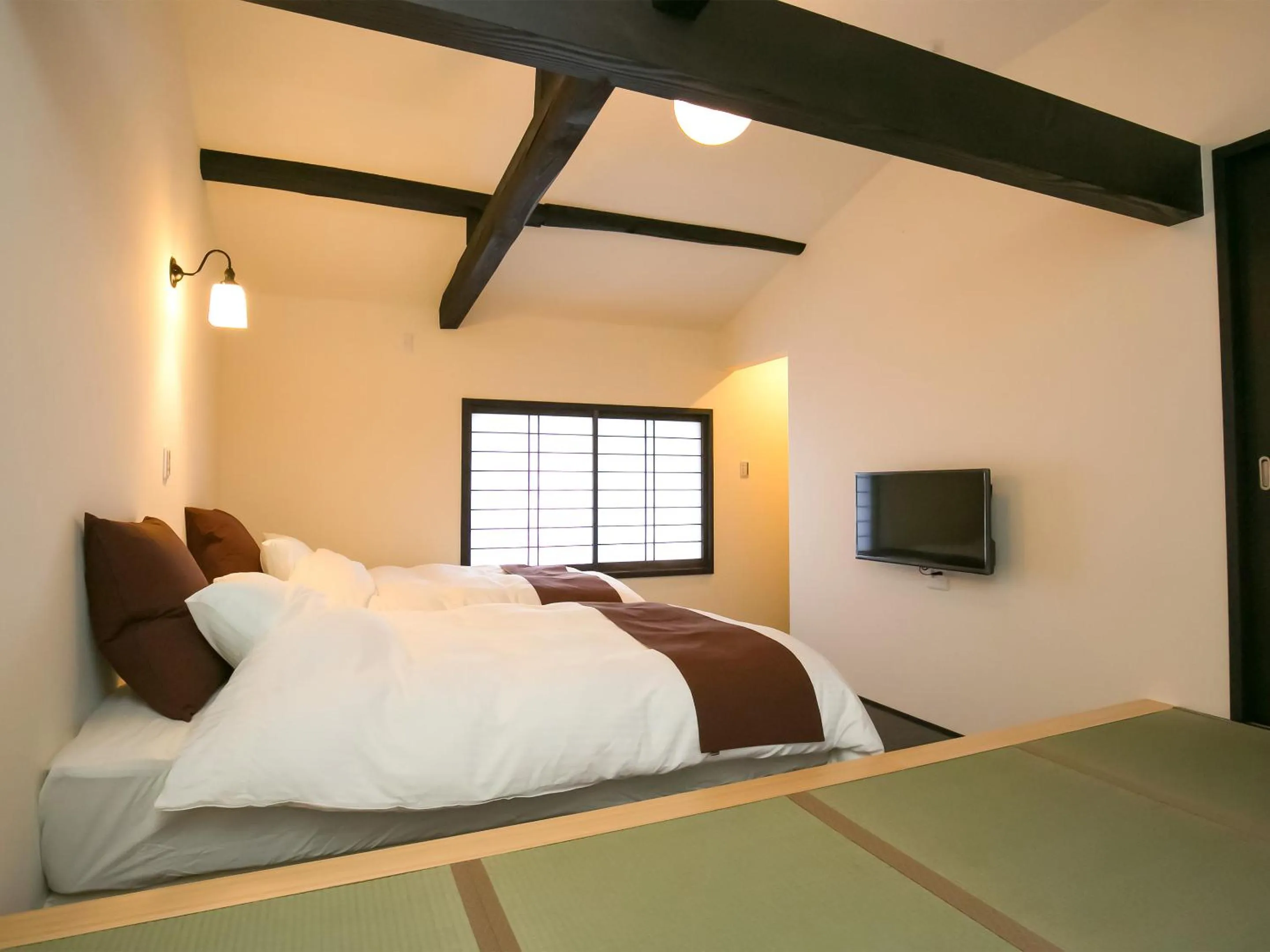 Photo of the whole room, Bed in Nijo Yurakuan
