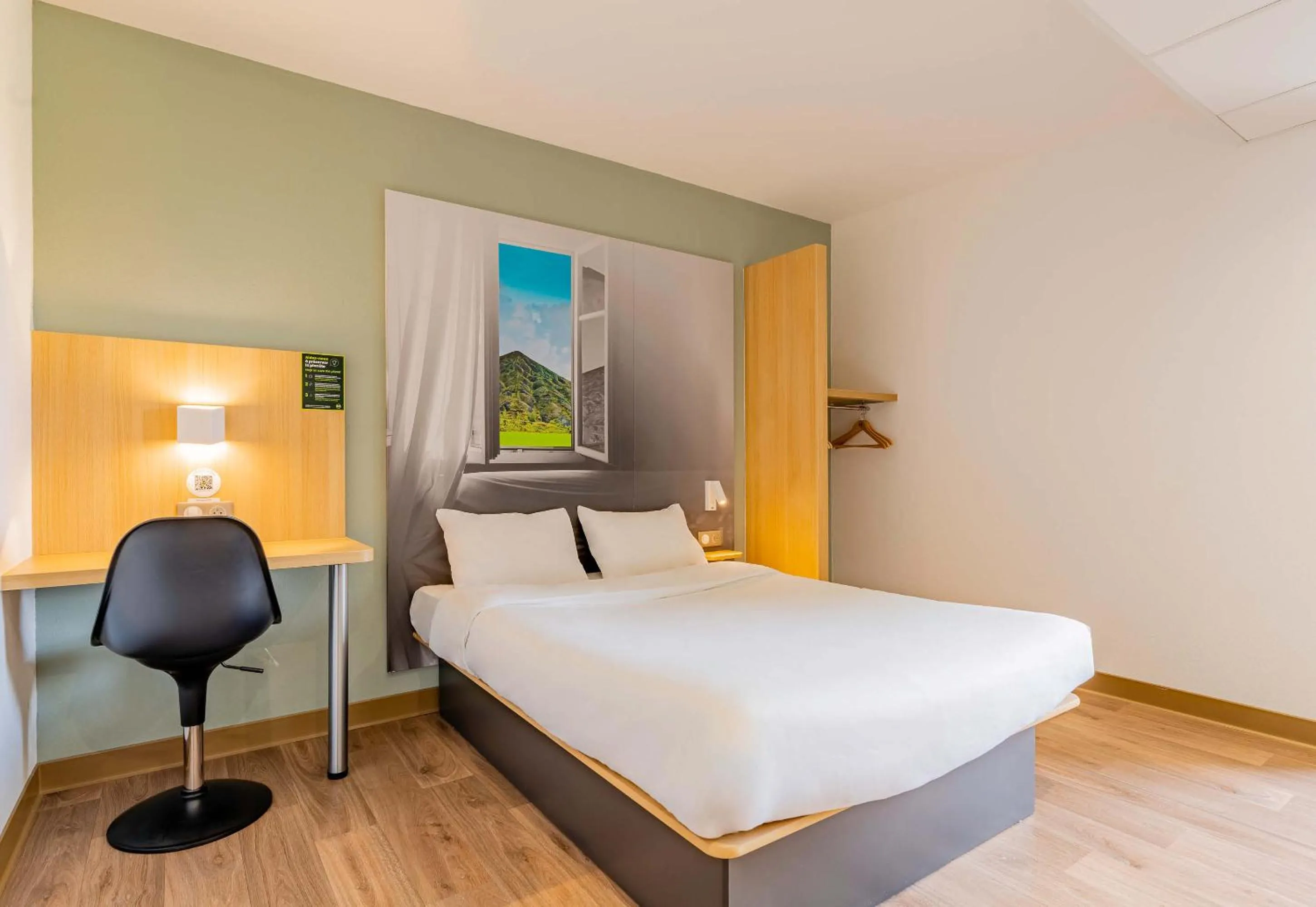 Bedroom, Bed in B&B HOTEL Béthune Bruay-la-Buissière