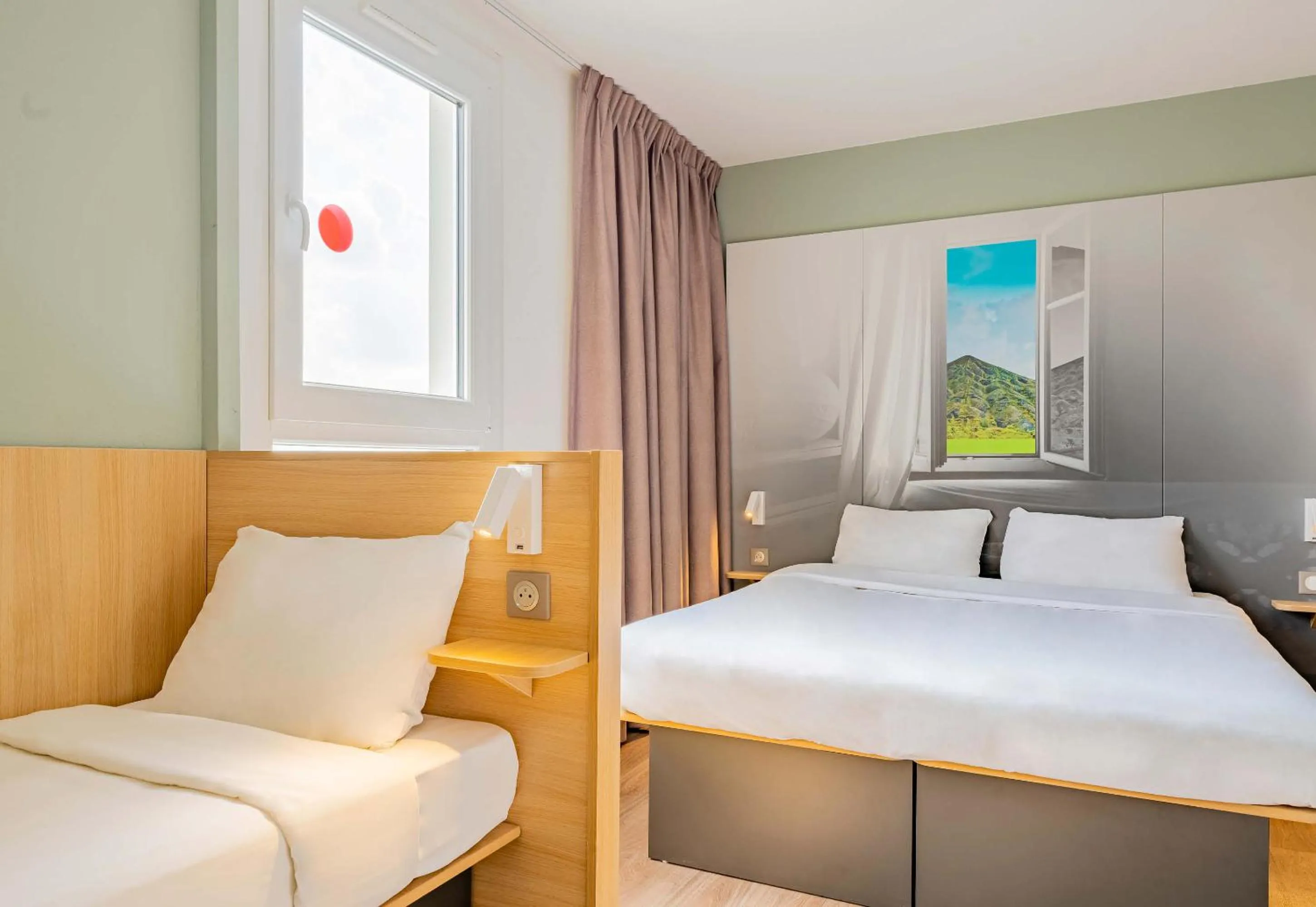 Bedroom, Bed in B&B HOTEL Béthune Bruay-la-Buissière