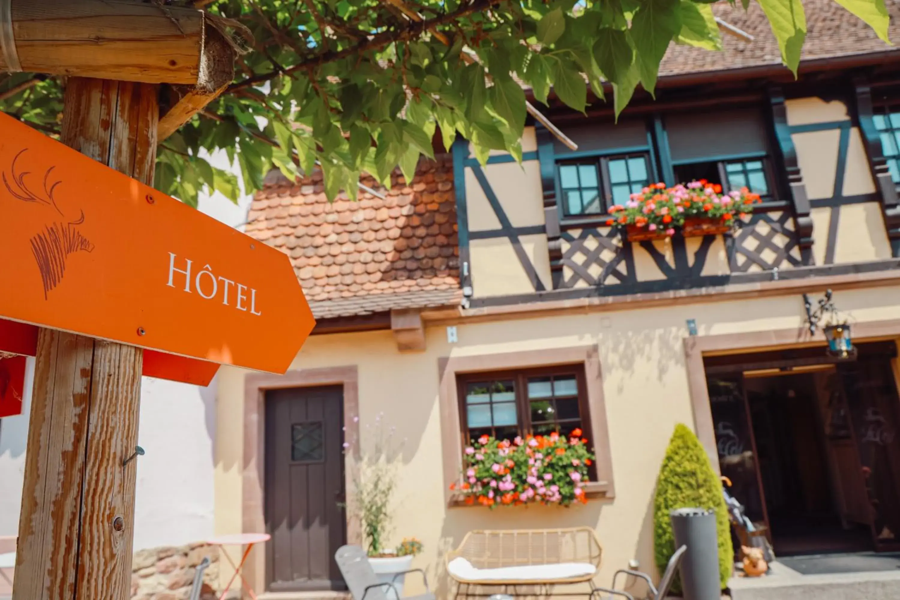 Property building in Hotel - Restaurant Le Cerf & Spa Property building in Hotel - Restaurant Le Cerf & Spa