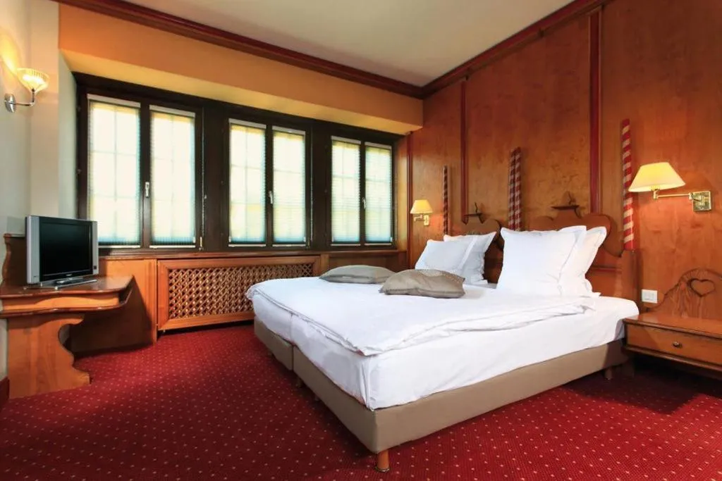 Photo of the whole room, Bed in Hotel - Restaurant Le Cerf & Spa