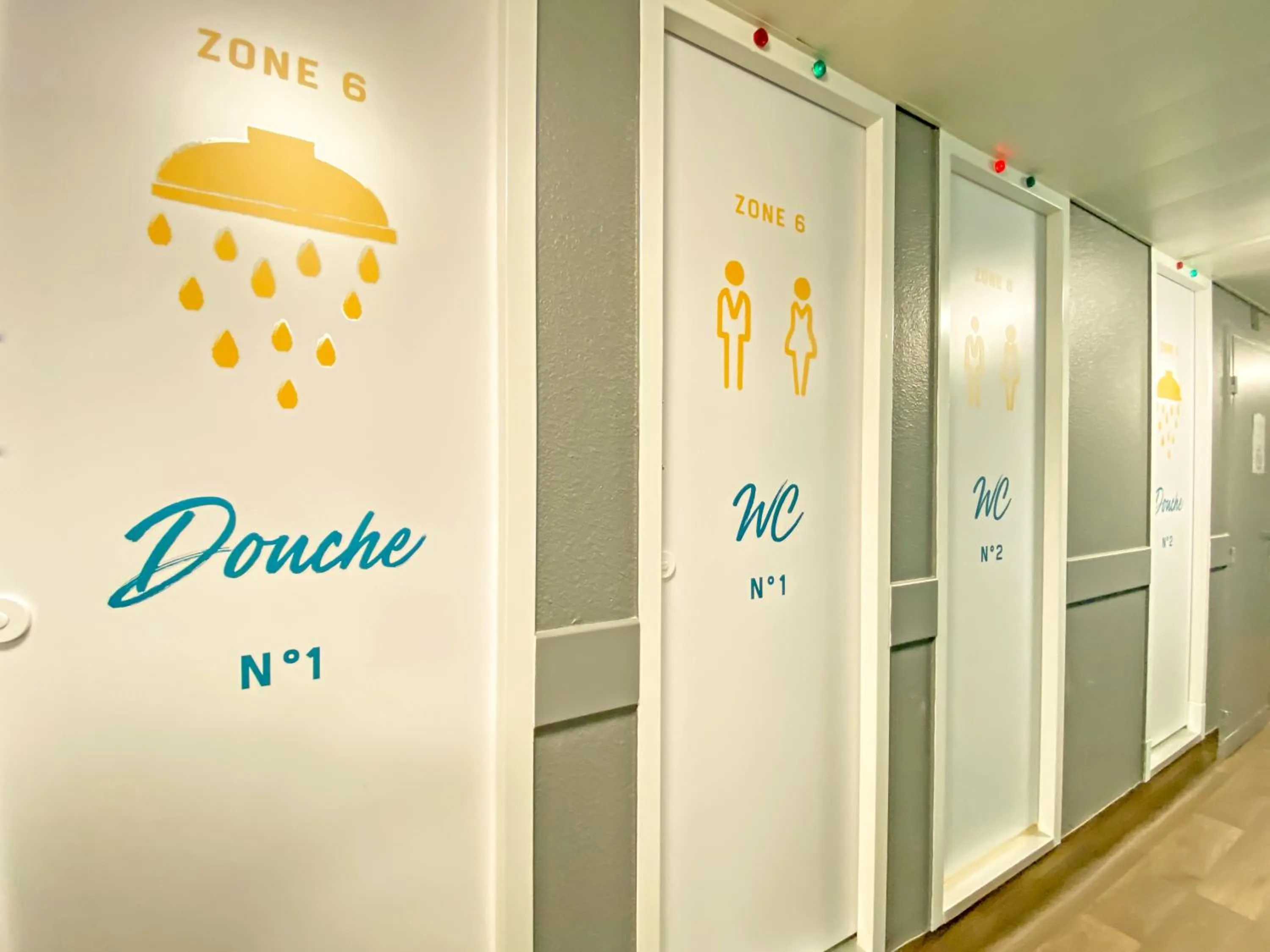 Shower in hotelF1 Avranches Baie Du Mont Saint Michel