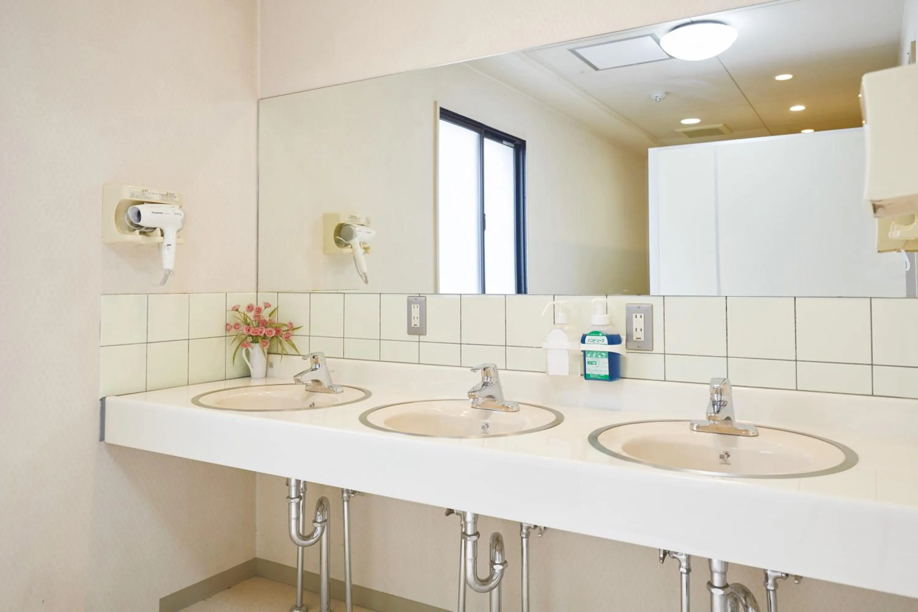 Communal lounge/ TV room in Hotel Station Kyoto West