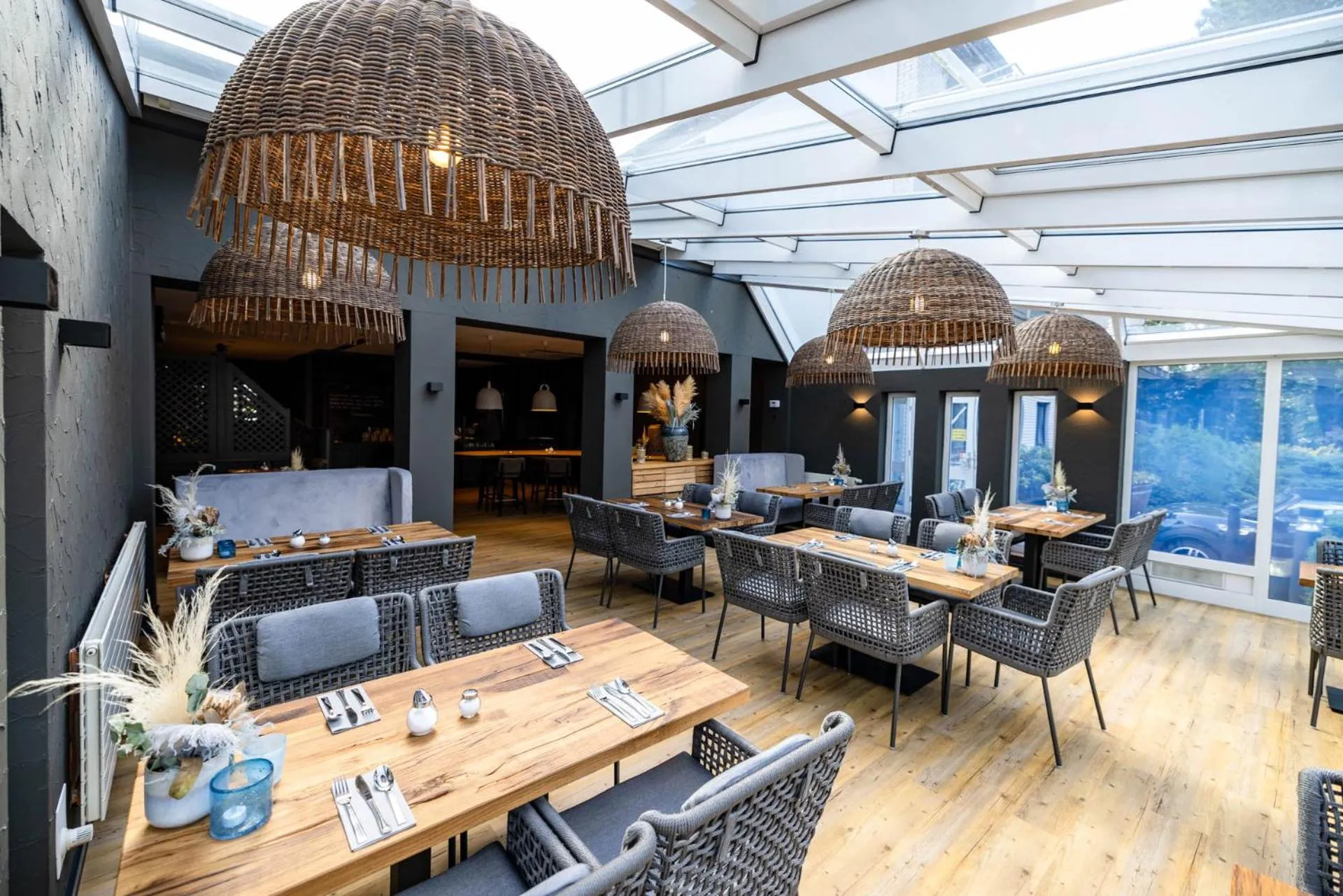 Restaurant/places to eat in The Oceans