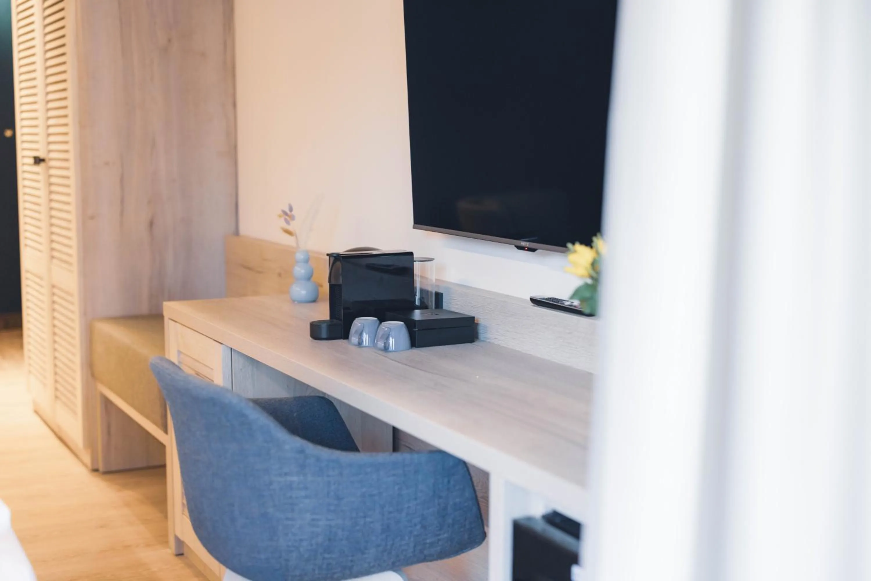 Photo of the whole room in The Oceans