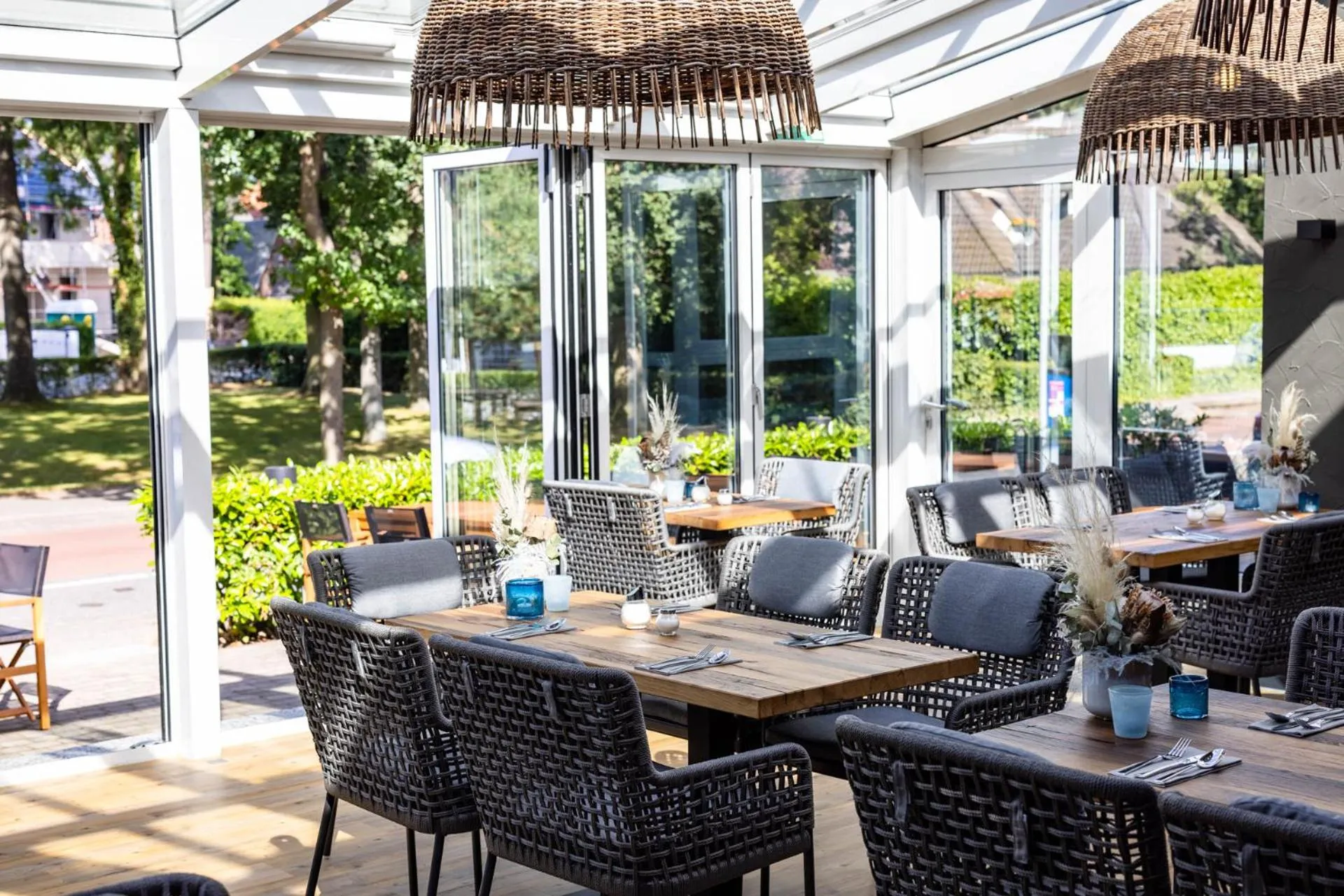 Restaurant/places to eat in The Oceans