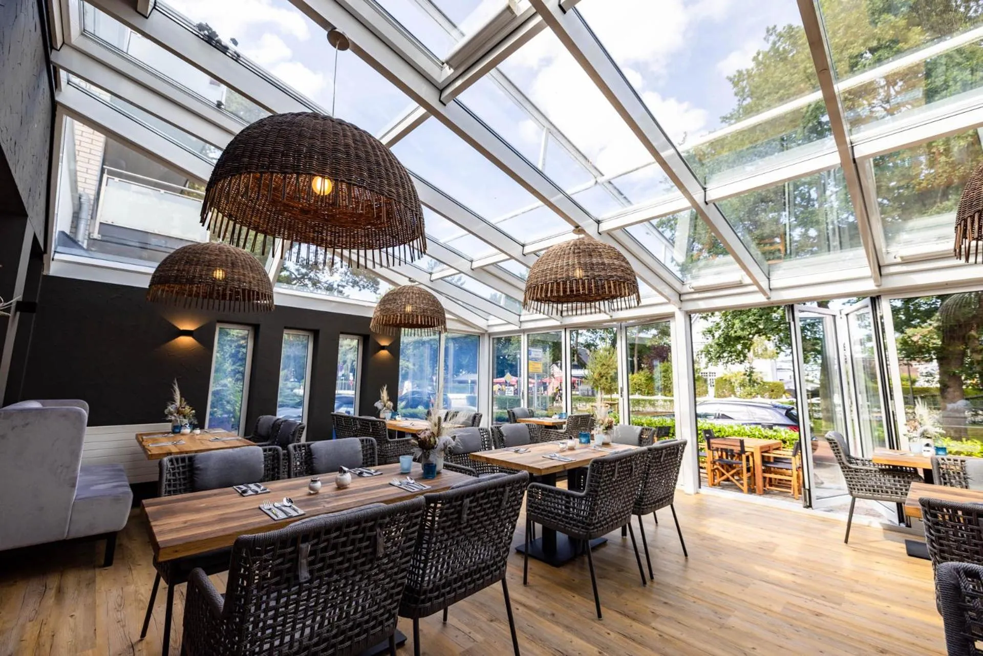 Restaurant/places to eat in The Oceans