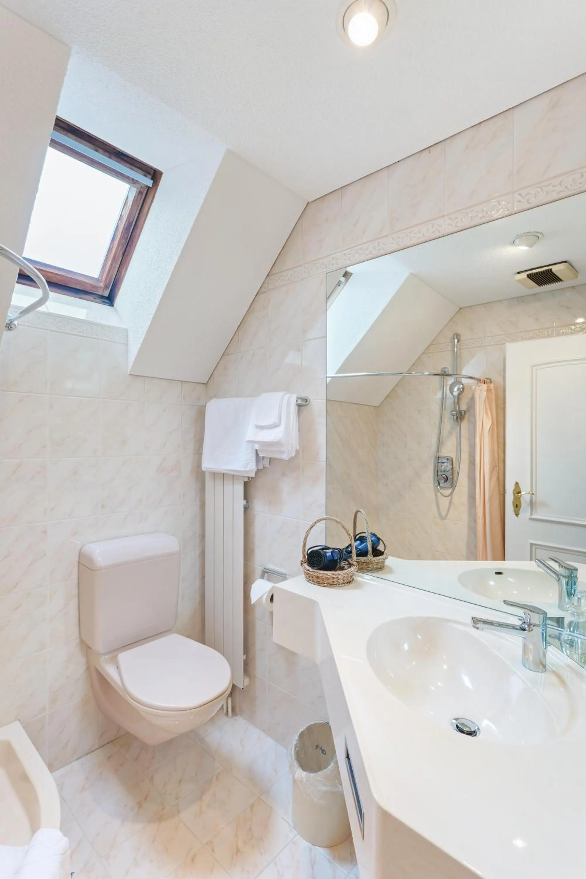 Shower in Hotel Mozart