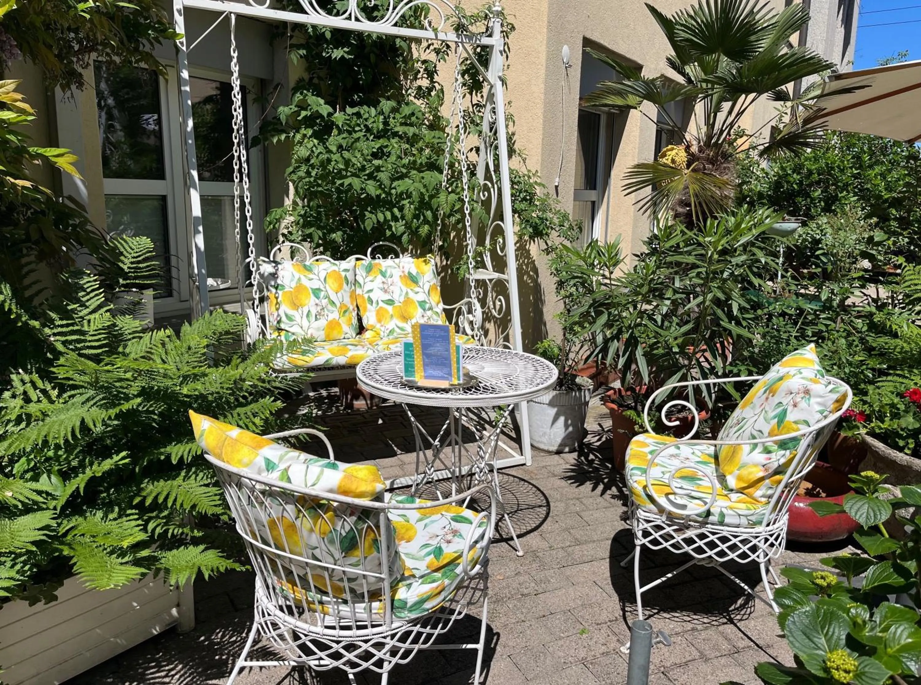 Restaurant/places to eat in Hotel Mozart