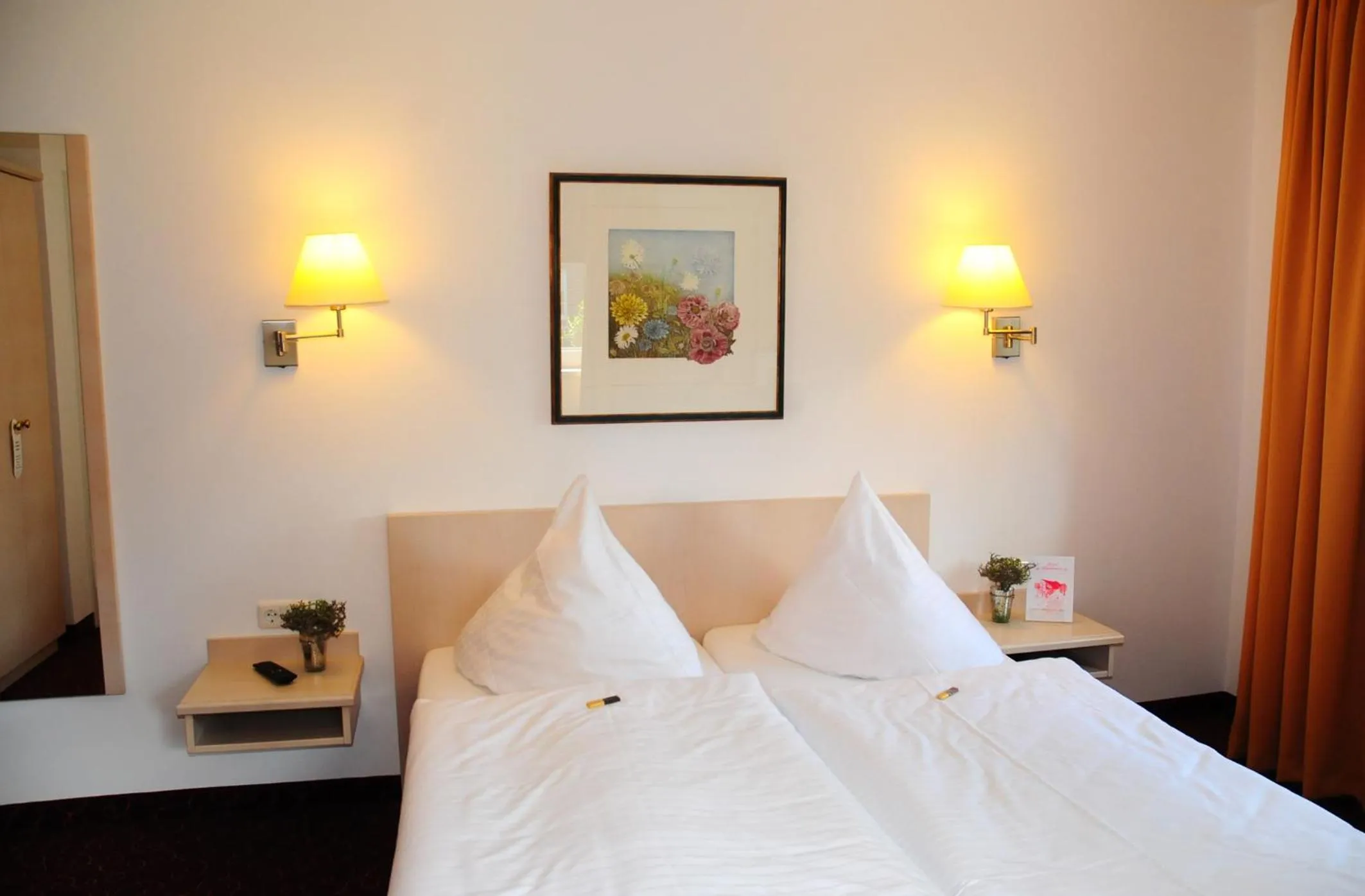 Bedroom, Bed in Hotel Blankenese