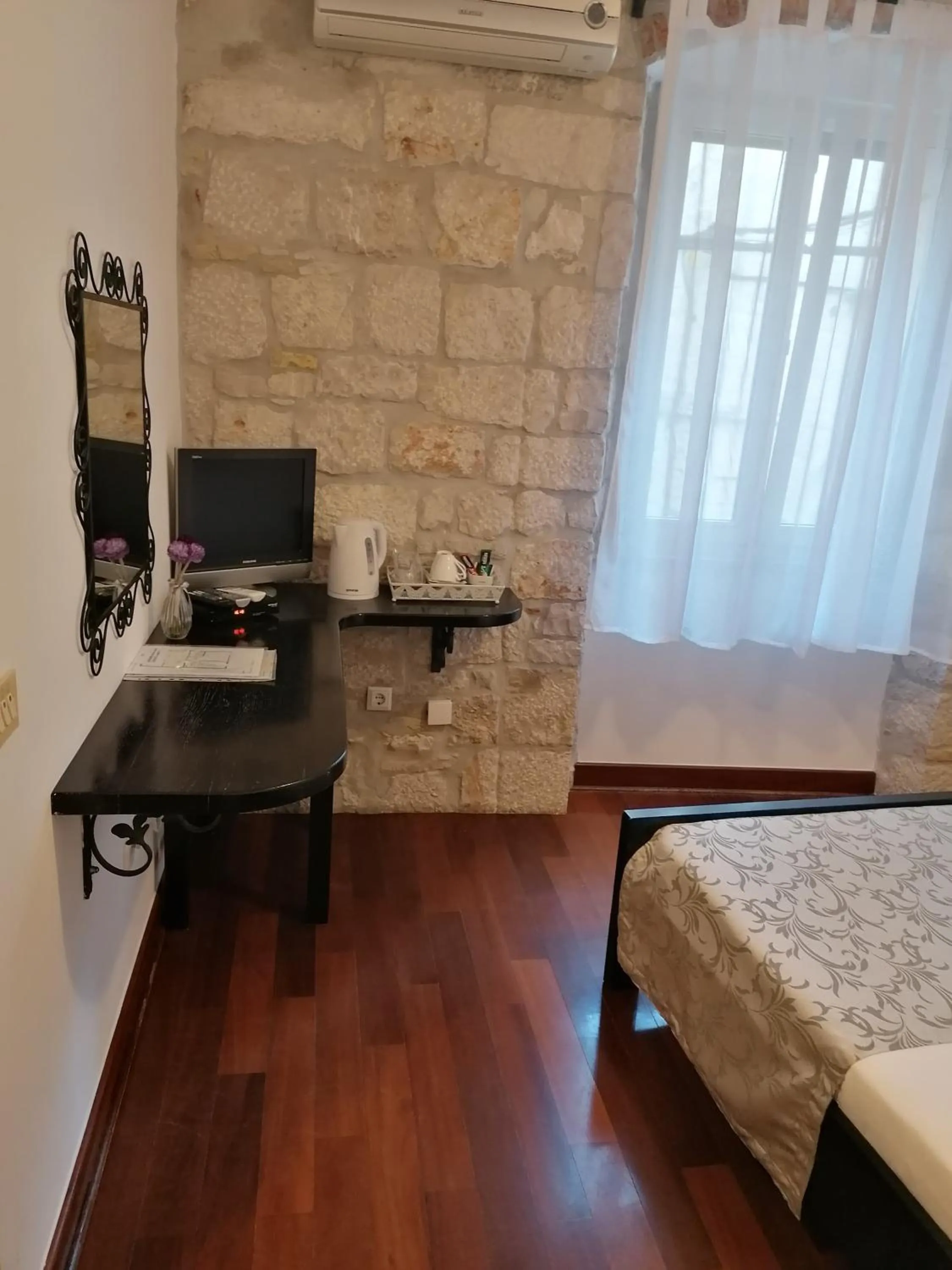 TV and multimedia, Bed in Villa Sv. Petar