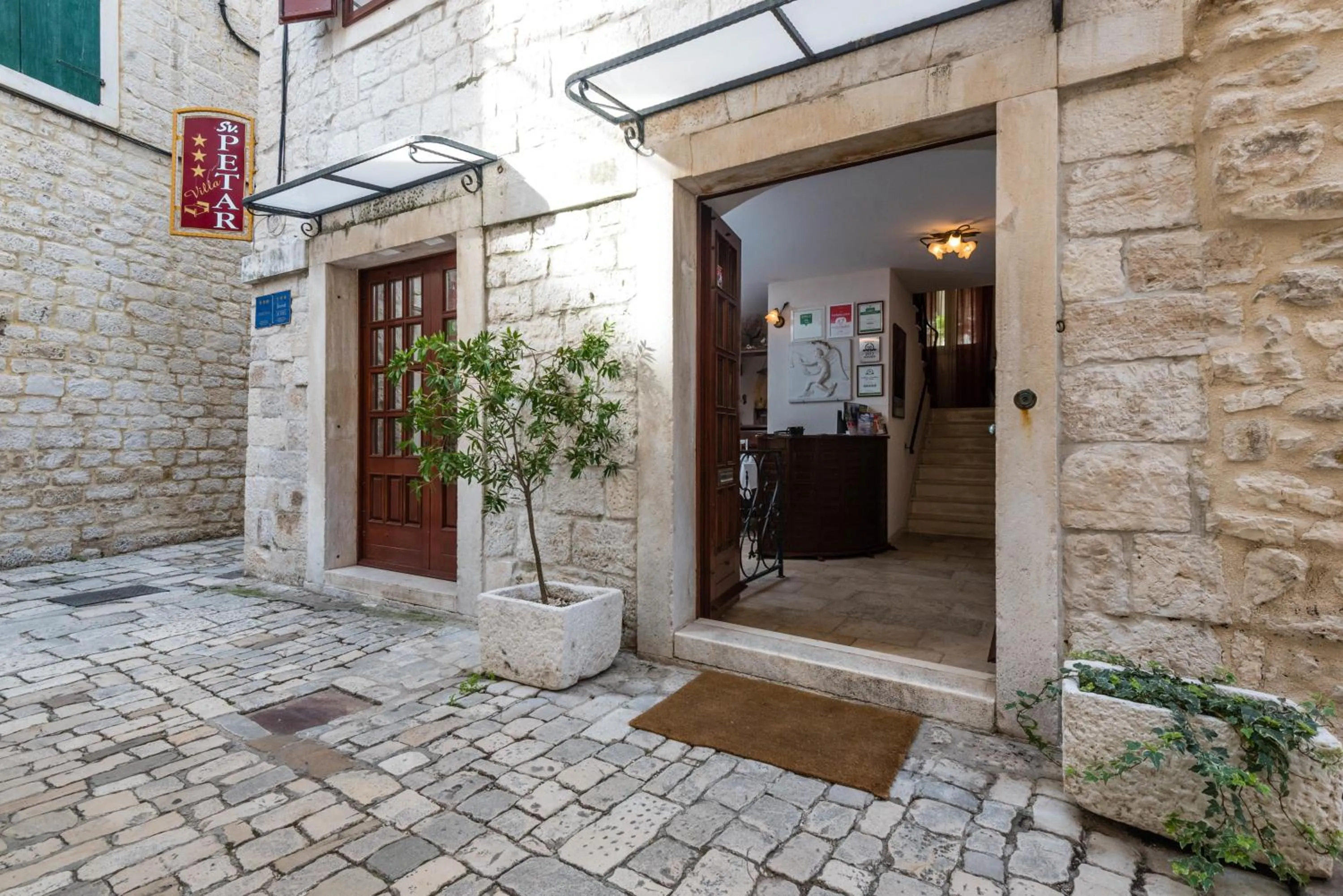 Facade/entrance in Villa Sv. Petar