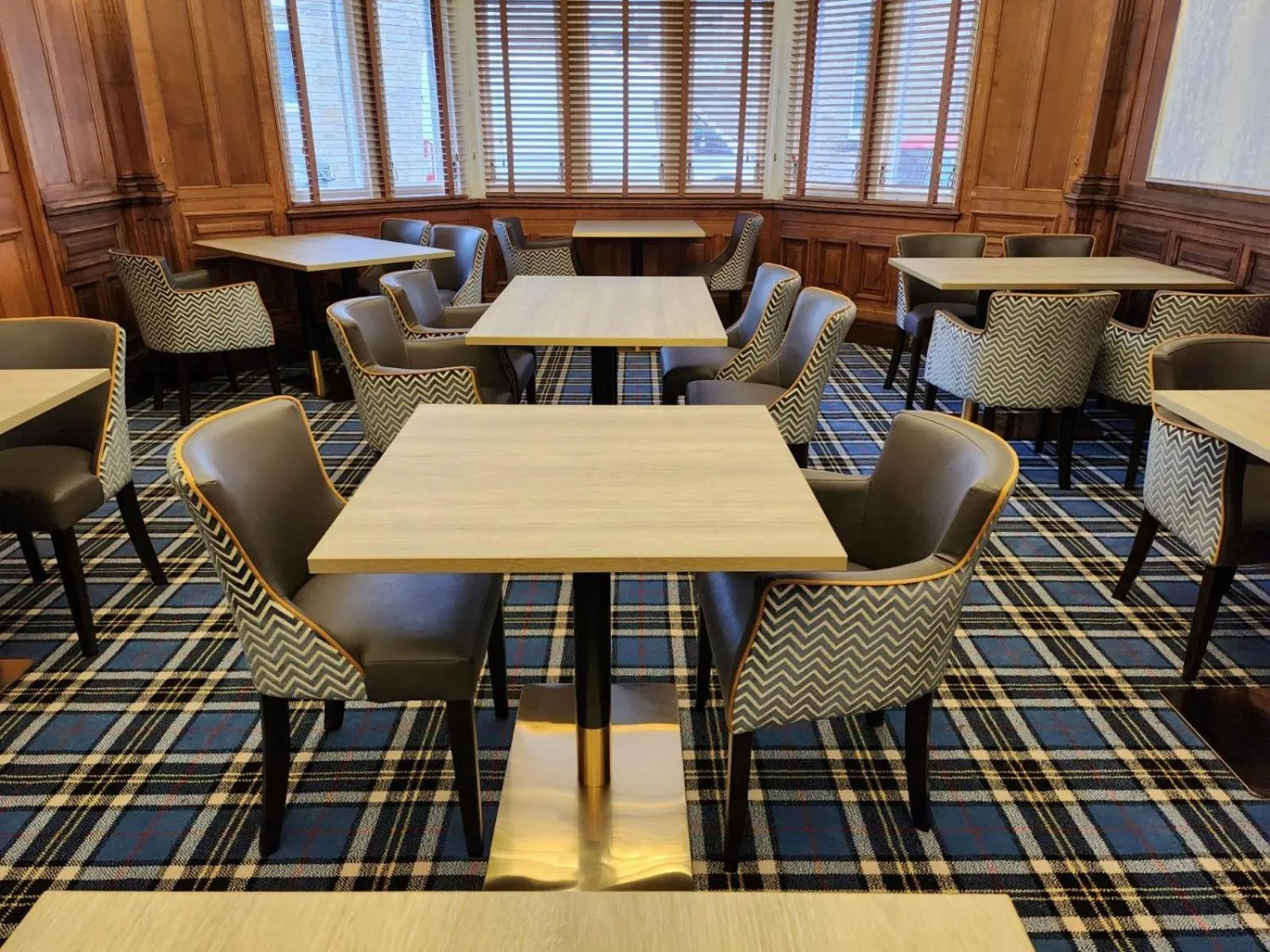 Restaurant/places to eat in Victoria Hotel