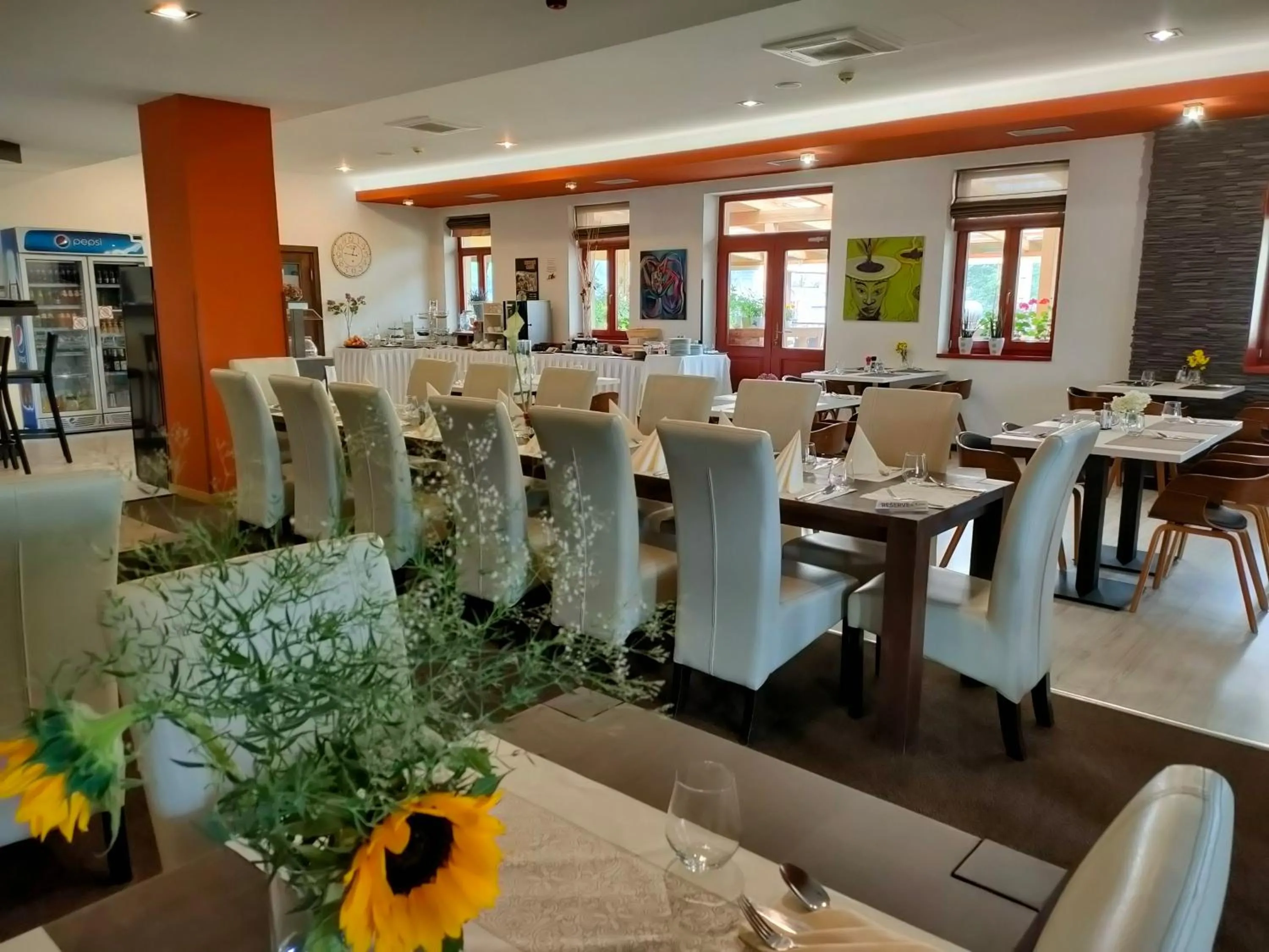 Restaurant/places to eat in Hotel Peklo