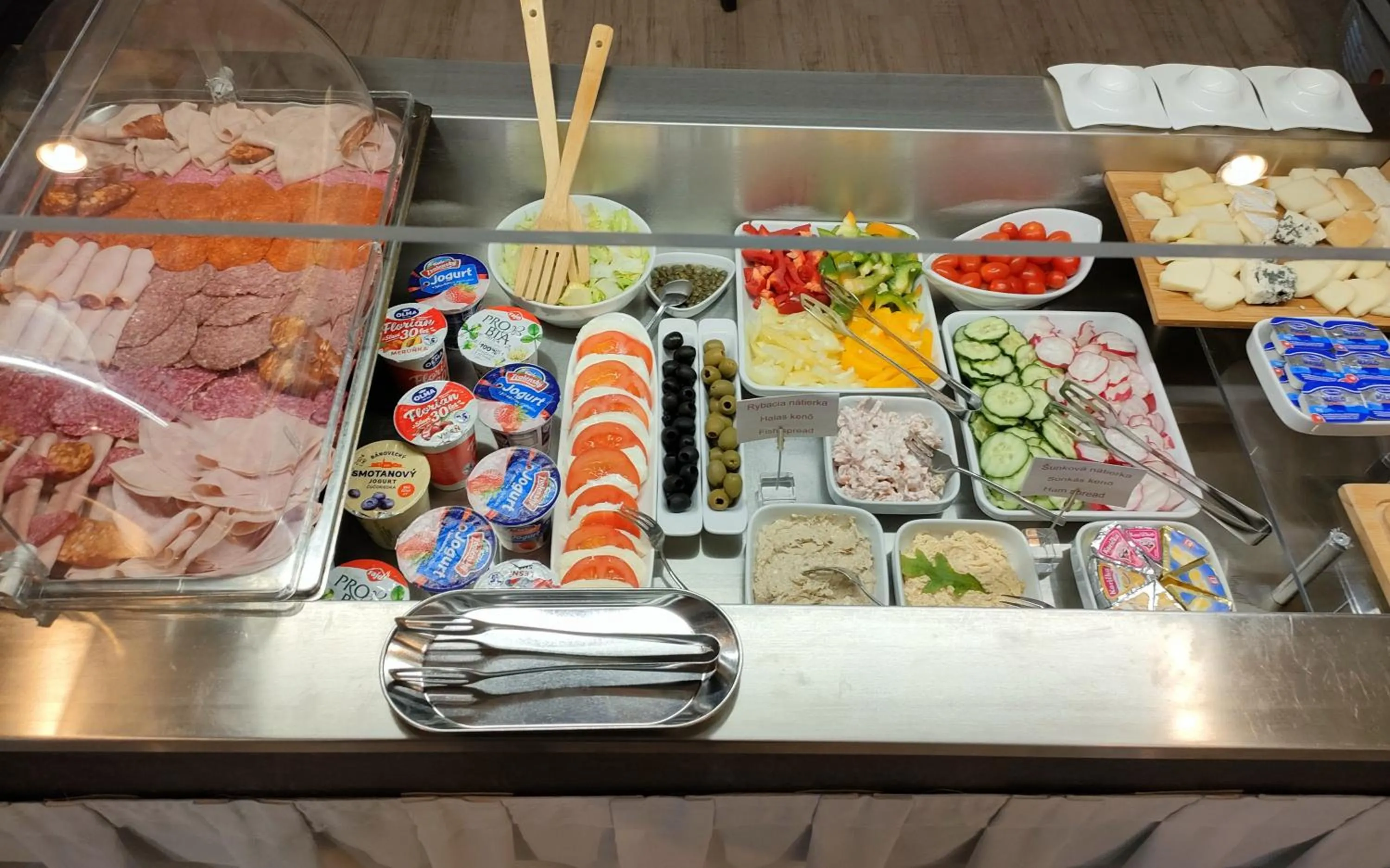 Restaurant/places to eat in Hotel Peklo