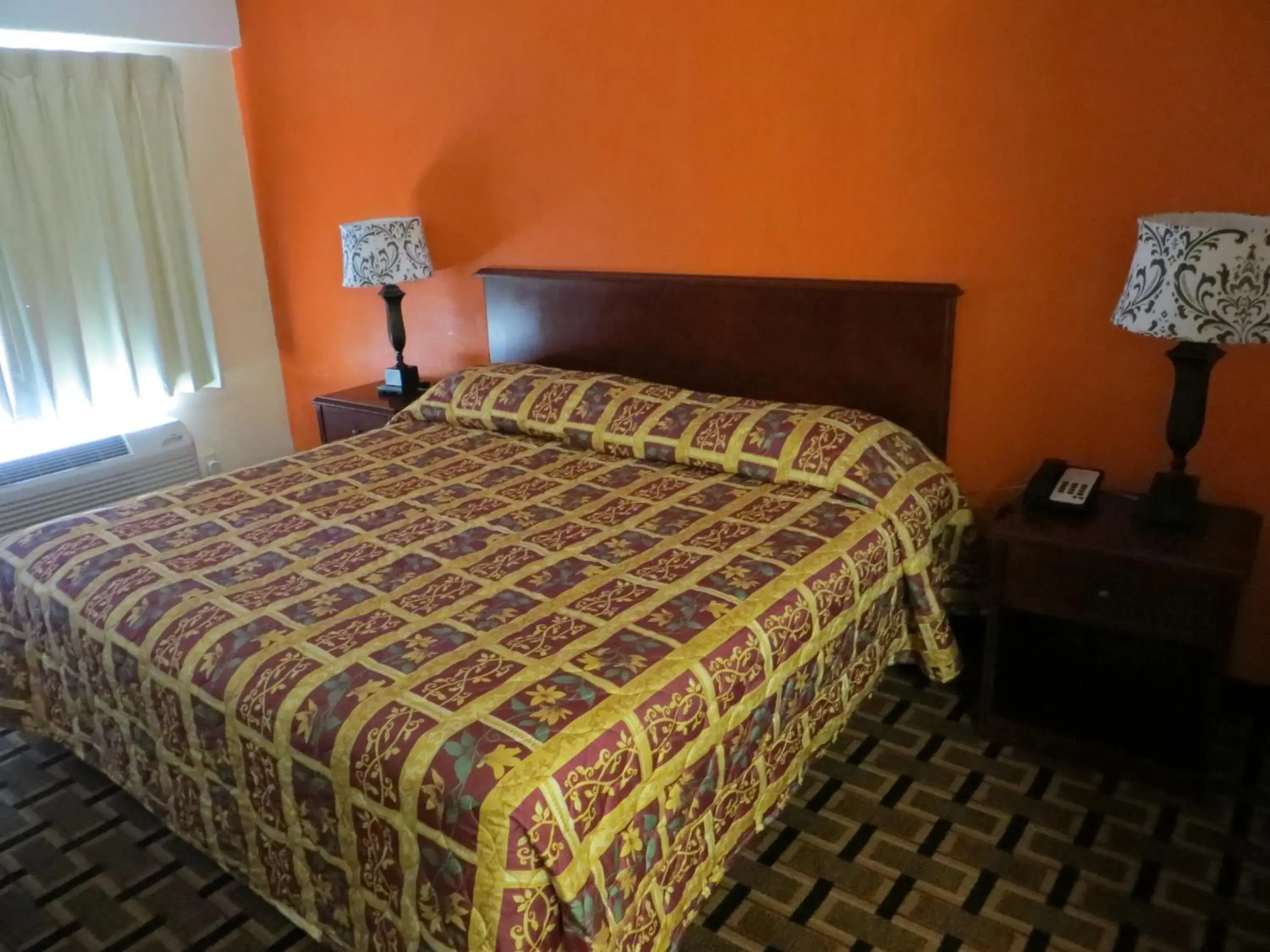 Bedroom, Bed in Budget Inn Bedroom, Bed in Budget Inn