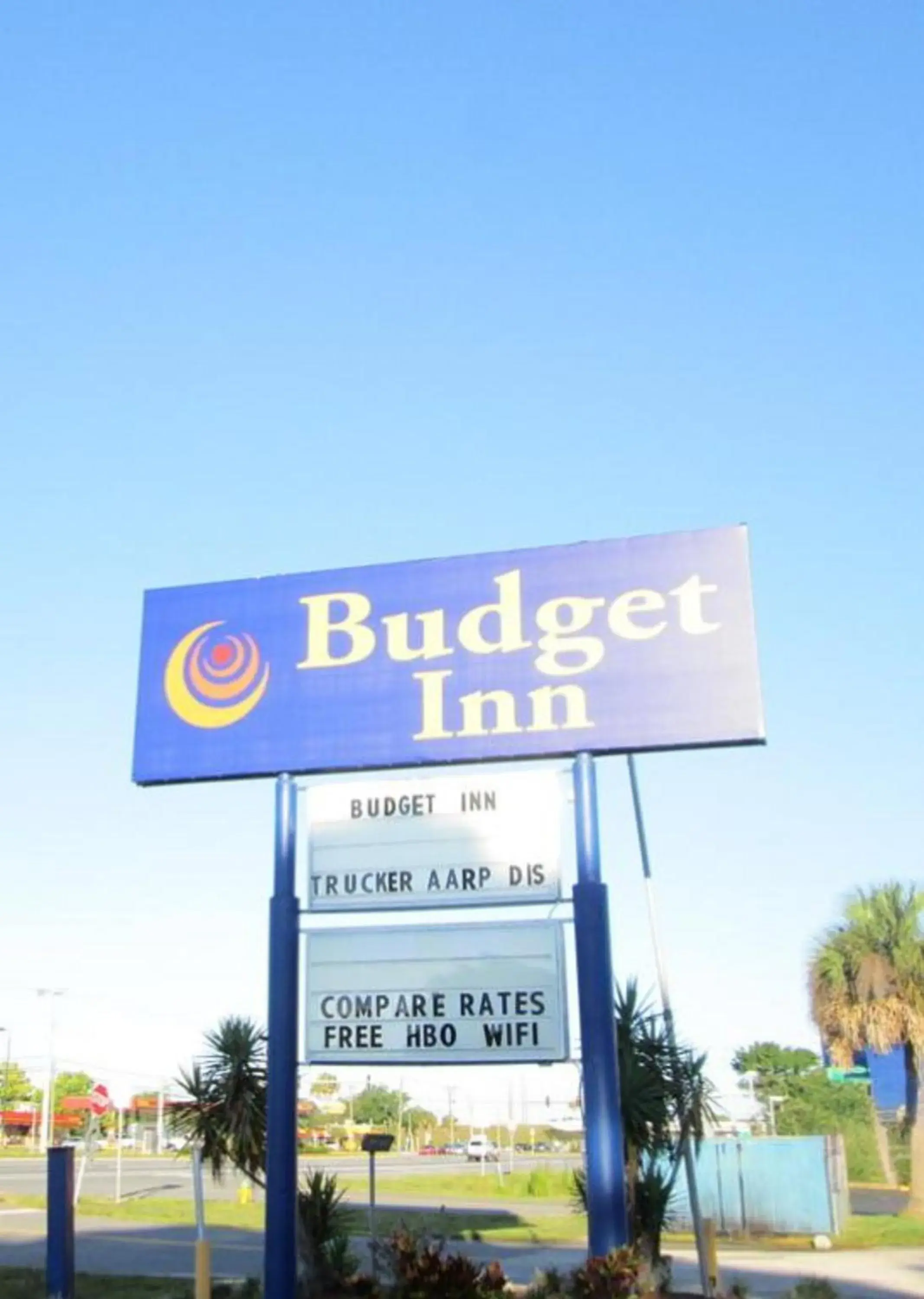 Property building in Budget Inn Property building in Budget Inn