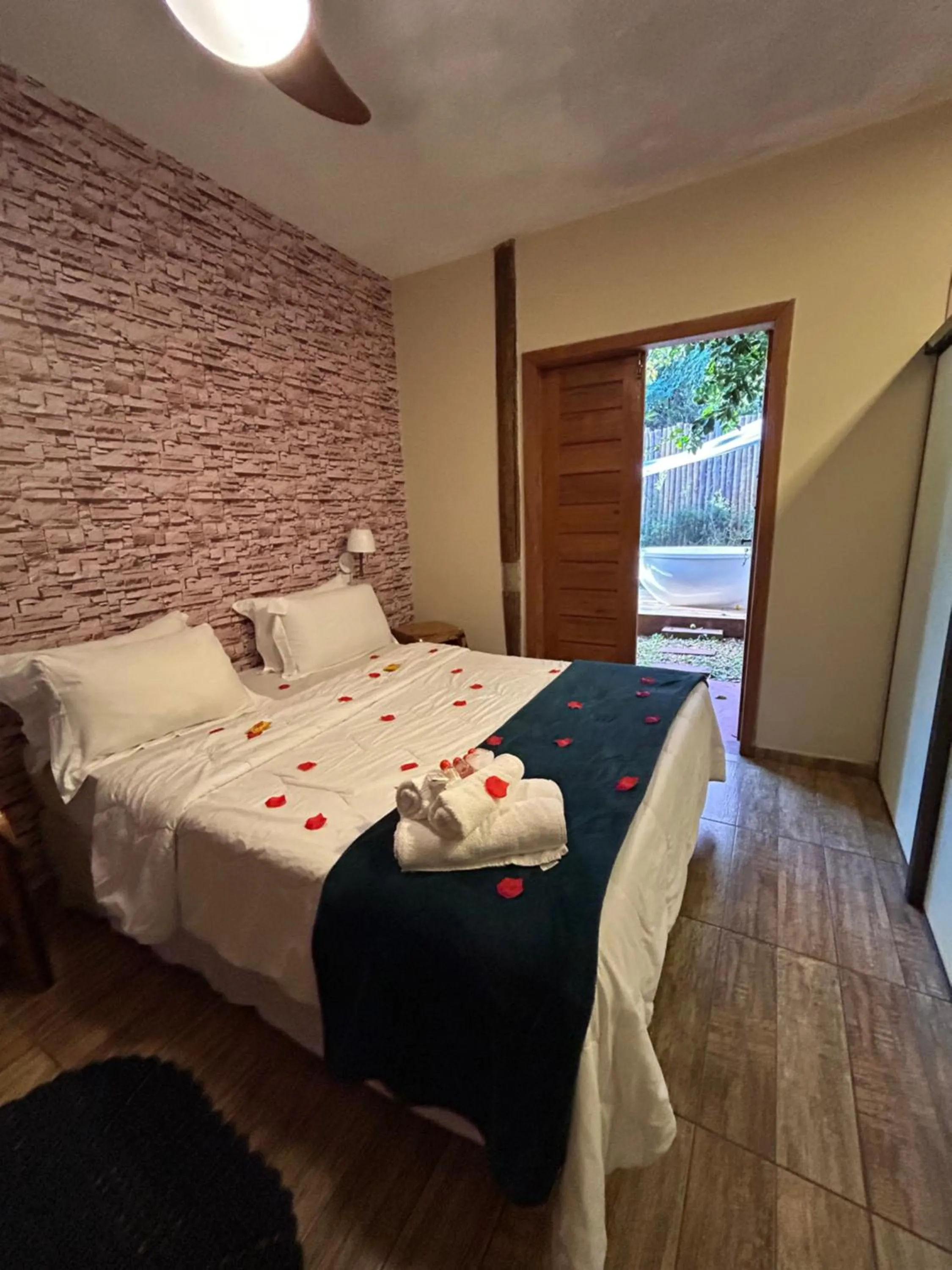 Bed in A Mi Manera Pousada , cerveja própria e Bistrô !