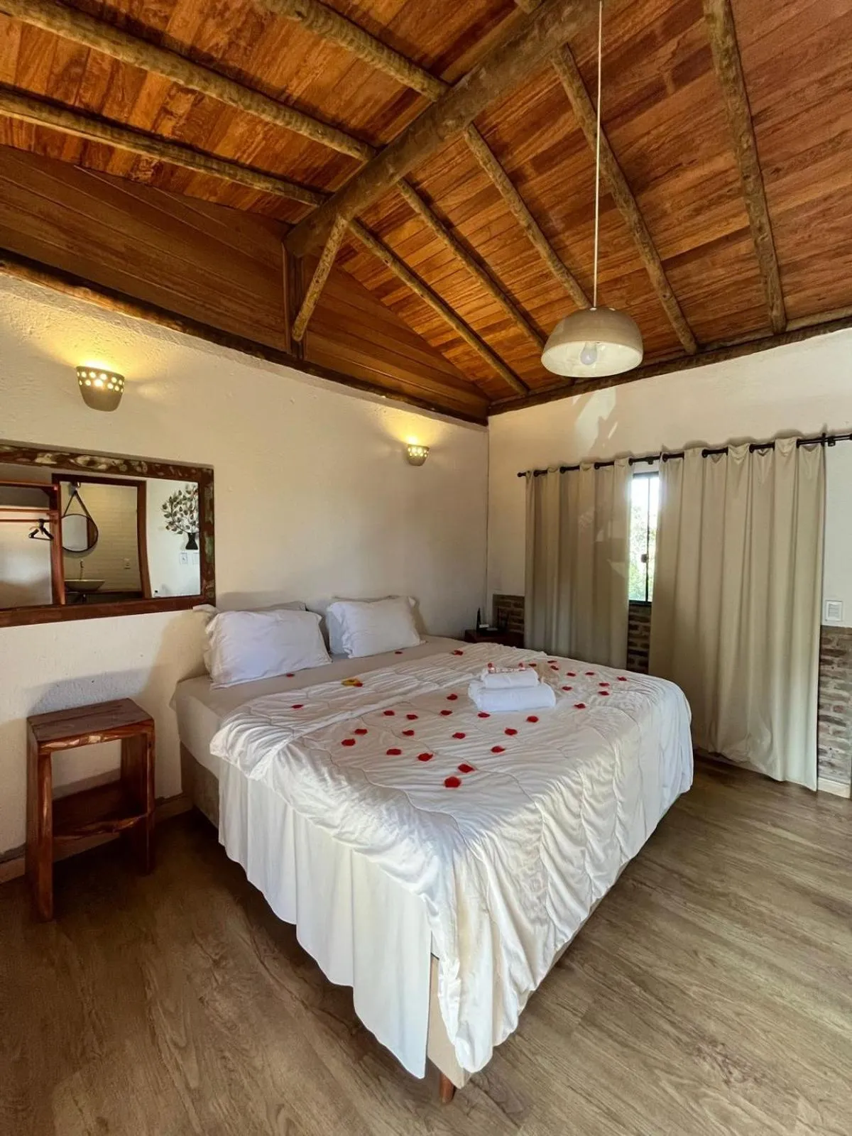 Bed in A Mi Manera Pousada , cerveja própria e Bistrô !